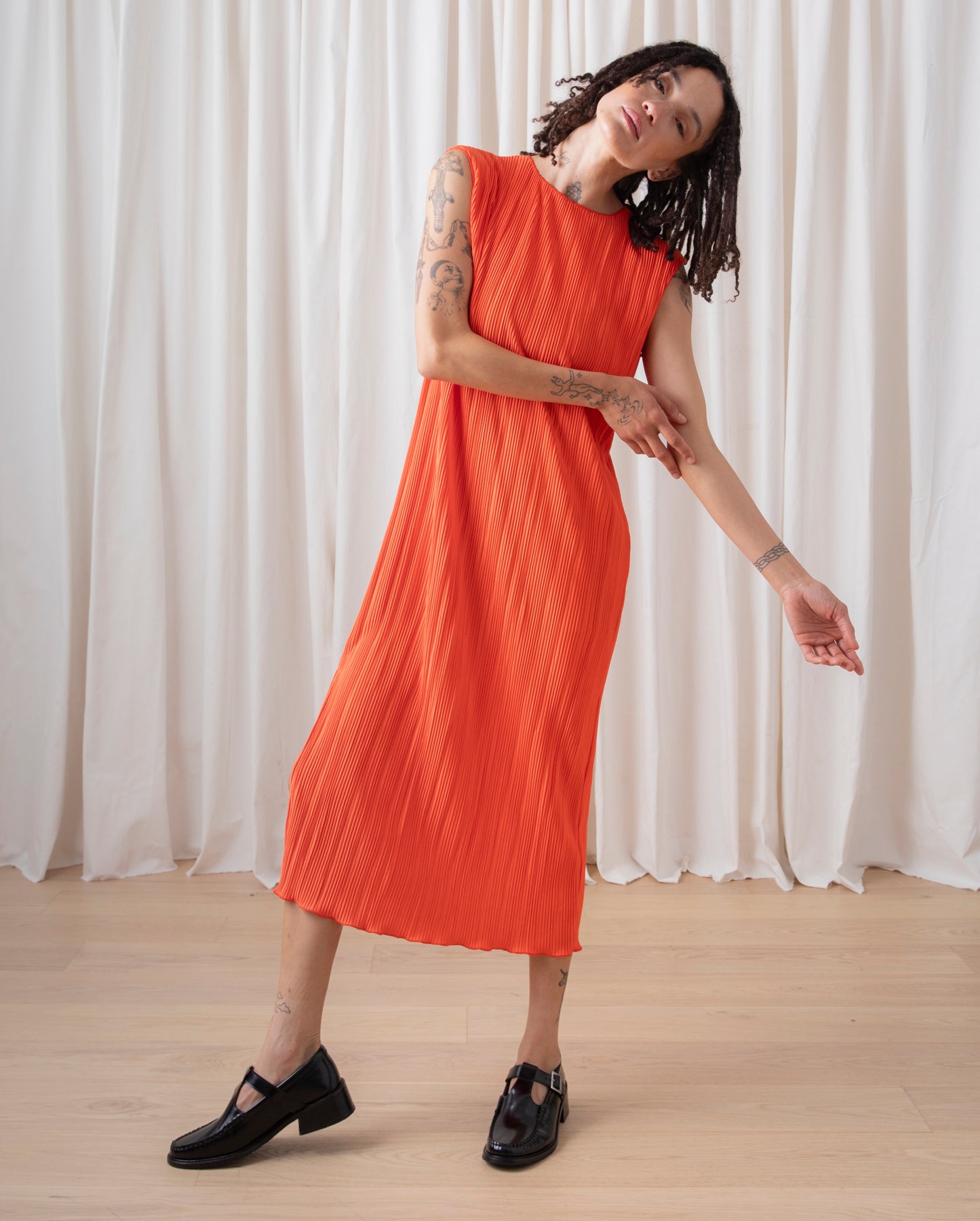 PLEATED TANK DRESS - BLACK