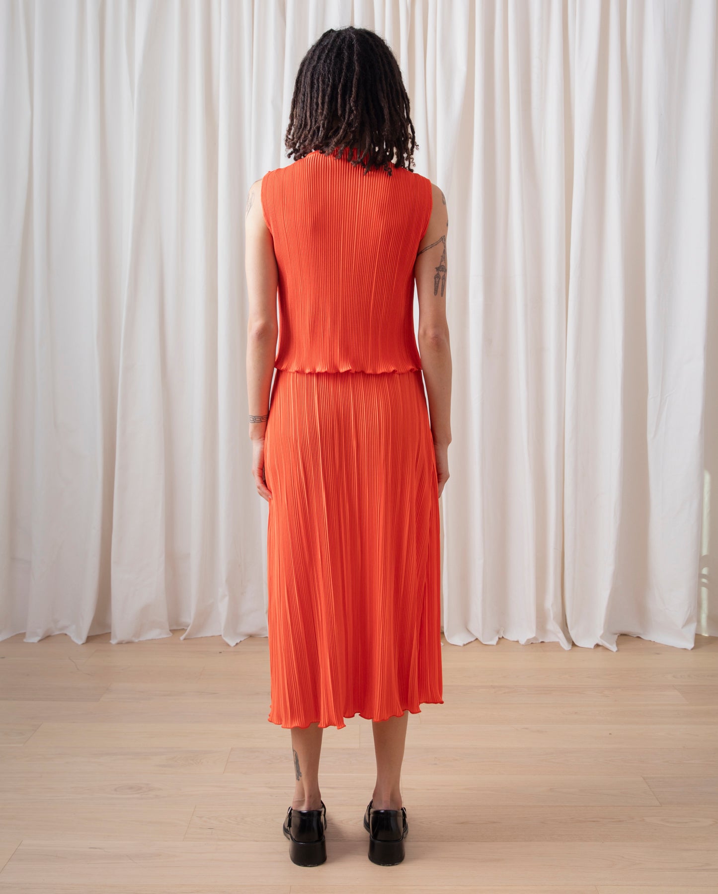SAMPLE - PLEATED SLIM MIDI SKIRT - POPPY