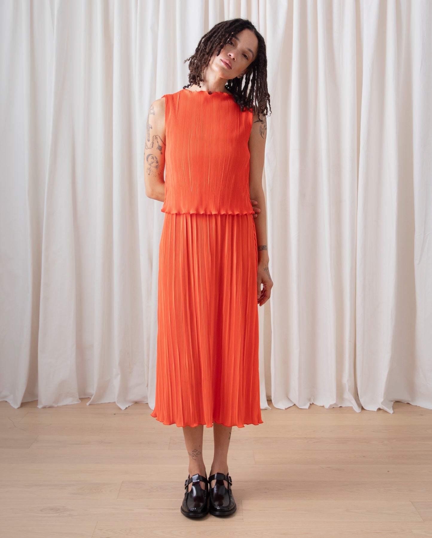 SAMPLE - PLEATED SLIM MIDI SKIRT - POPPY