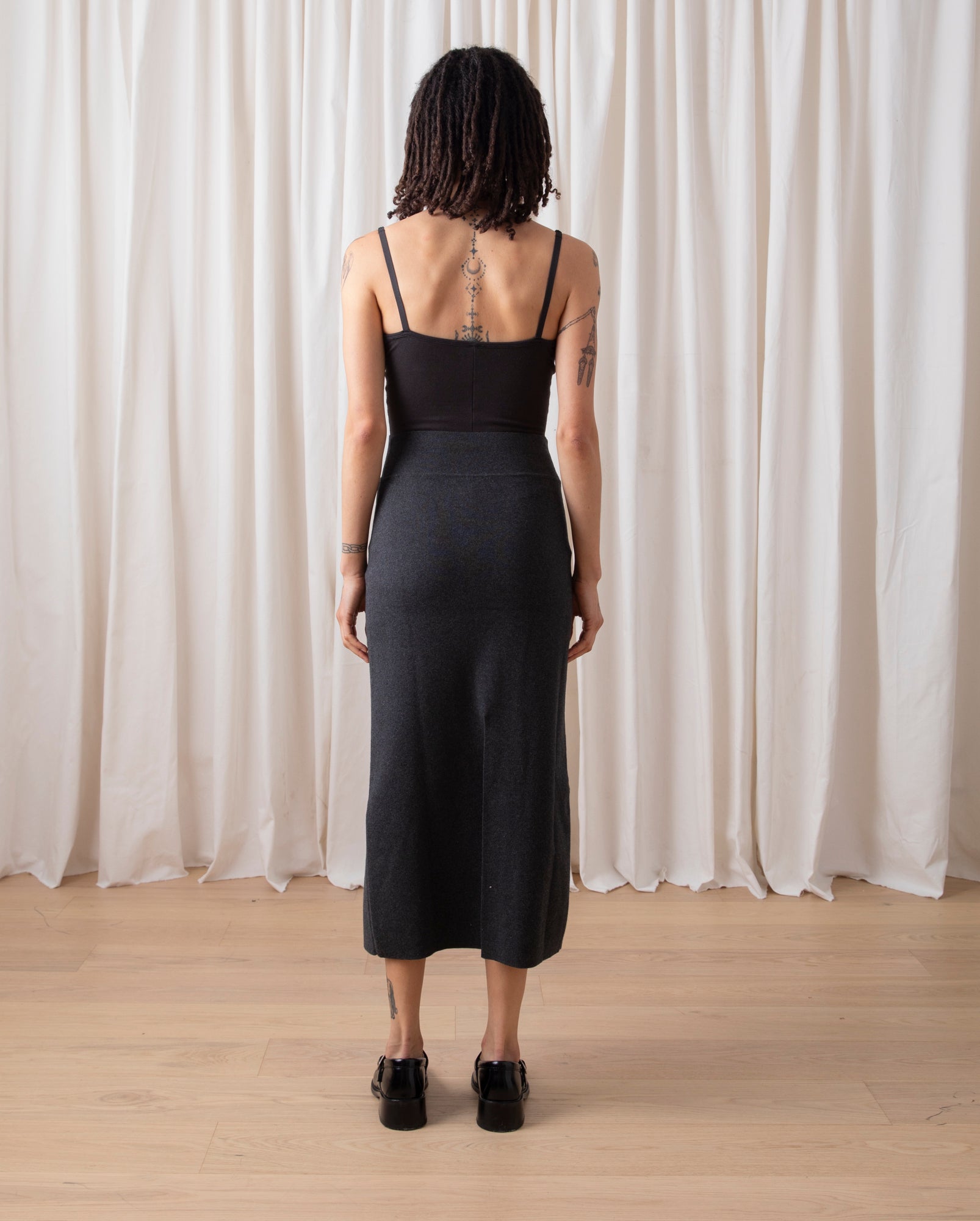 KNIT PENCIL MIDI SKIRT - CHARCOAL