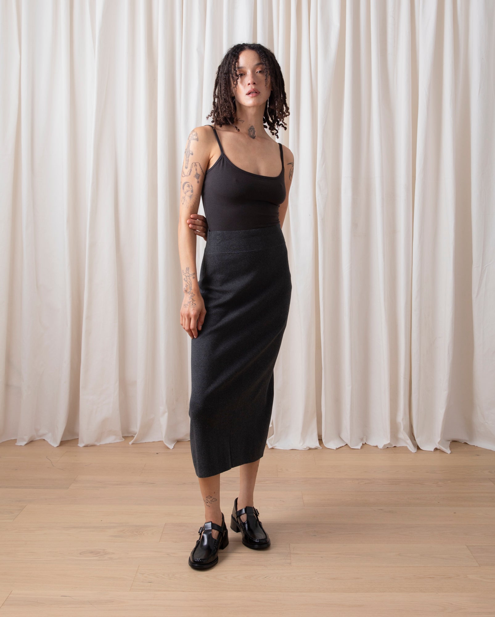 KNIT PENCIL MIDI SKIRT - CHARCOAL