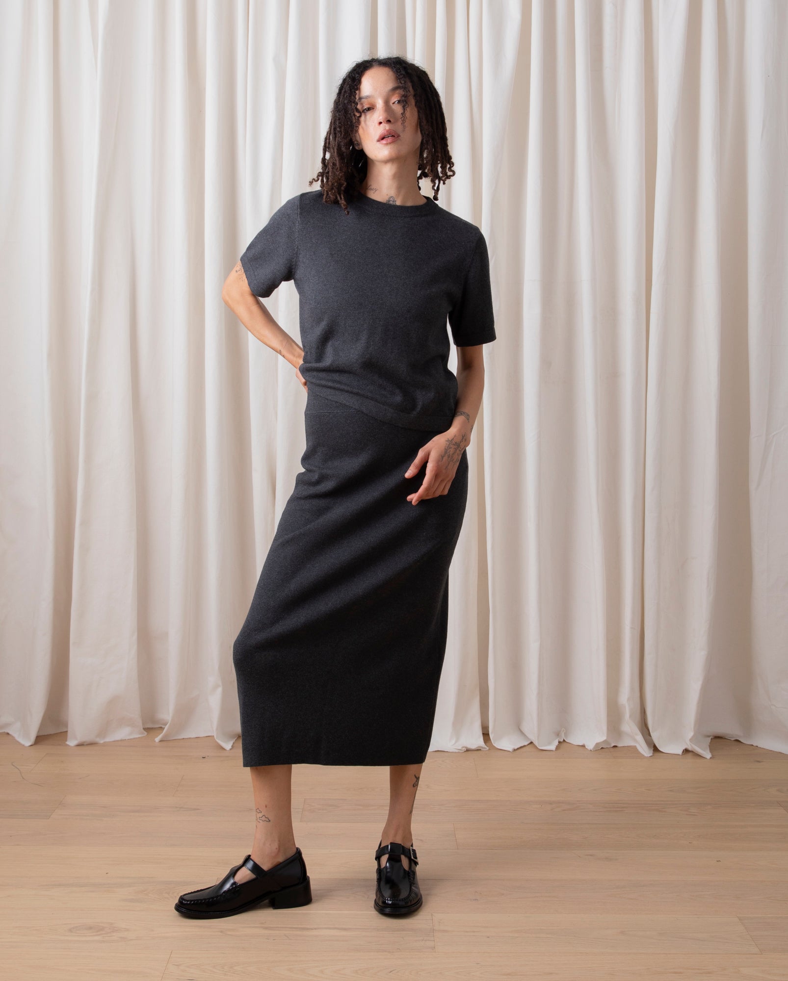 KNIT PENCIL MIDI SKIRT - CHARCOAL