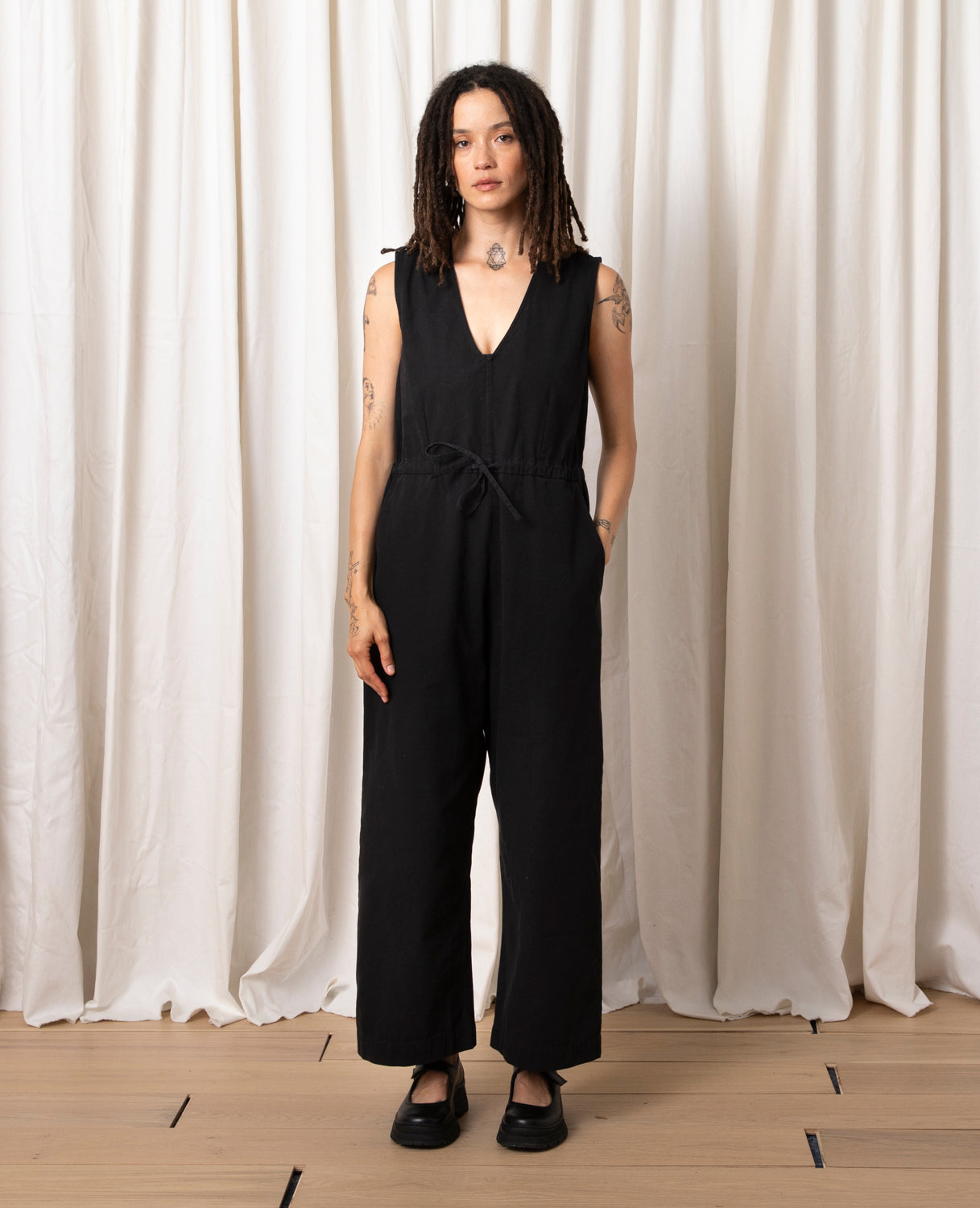 HEAVY SLIT-BACK JUMPER - BLACK