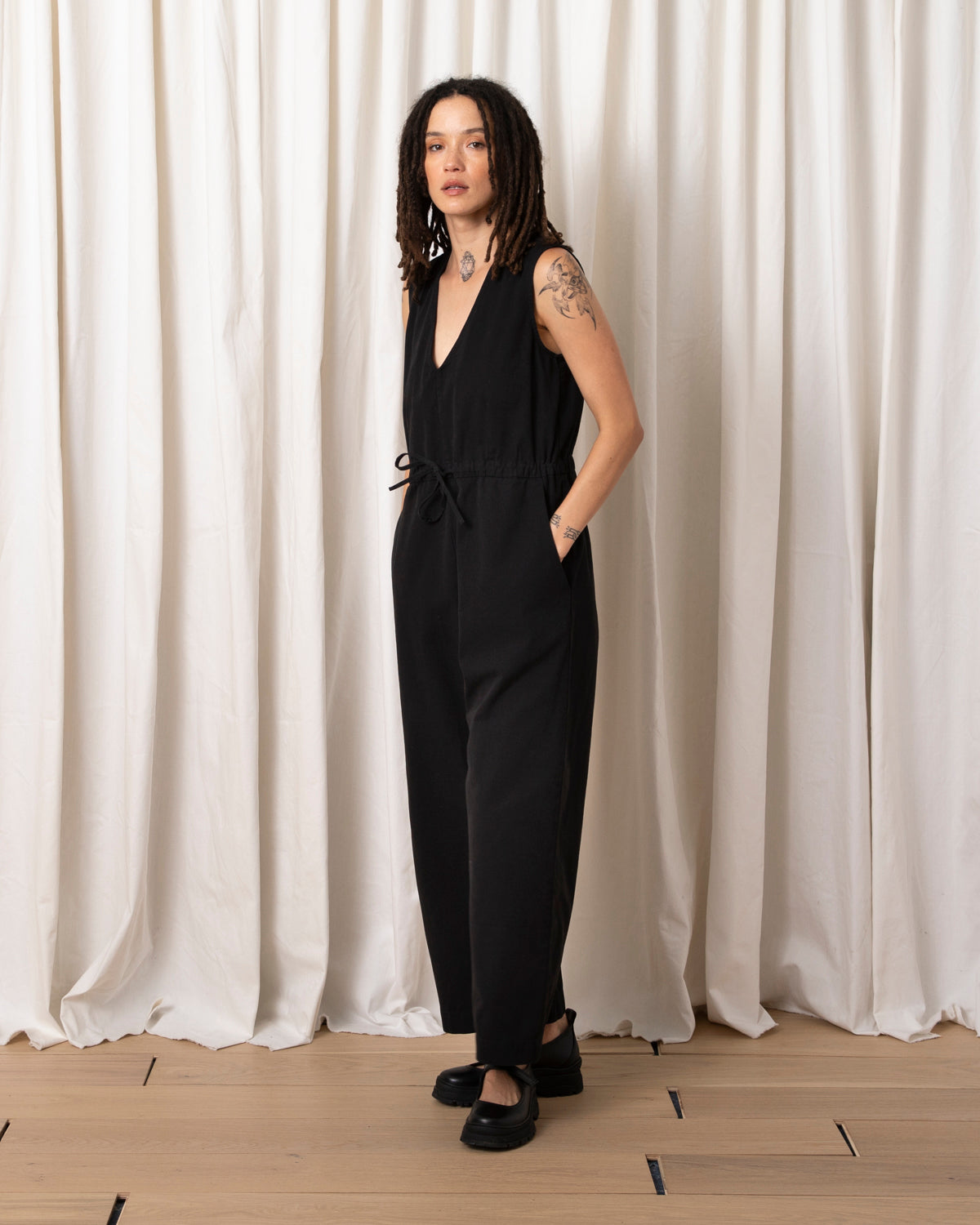 HEAVY SLIT-BACK JUMPER - BLACK