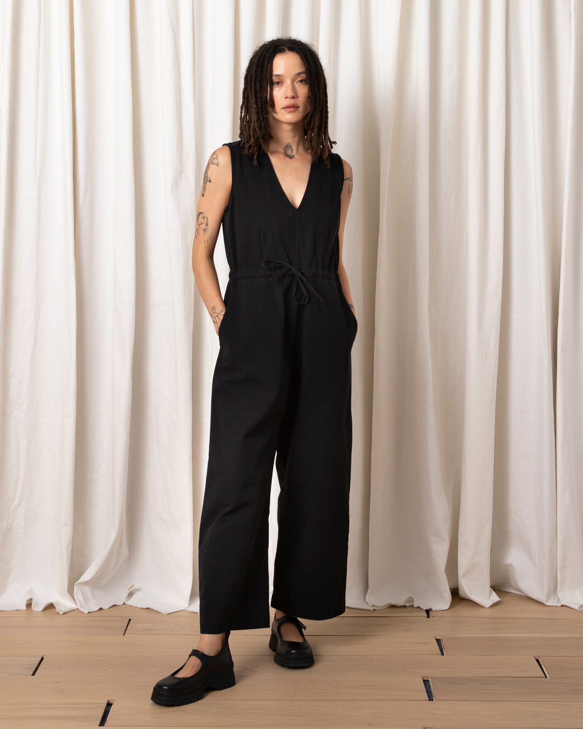 HEAVY SLIT-BACK JUMPER - BLACK