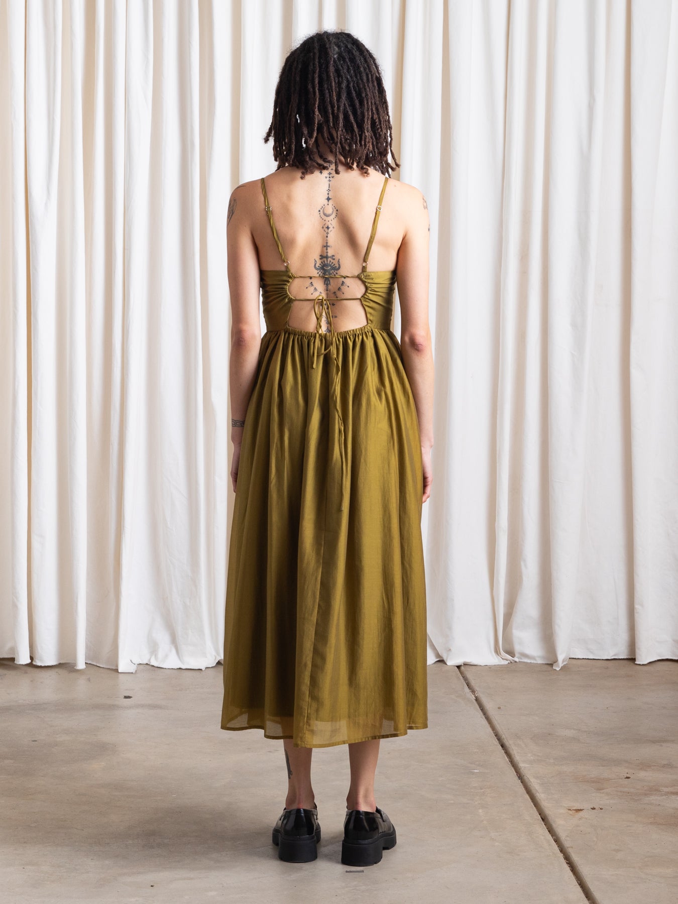 SAMPLE - TIE BACK MIDI DRESS - EMERALD GREEN