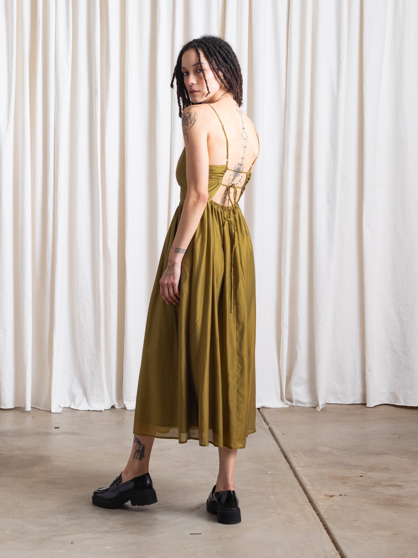 SAMPLE - TIE BACK MIDI DRESS - EMERALD GREEN