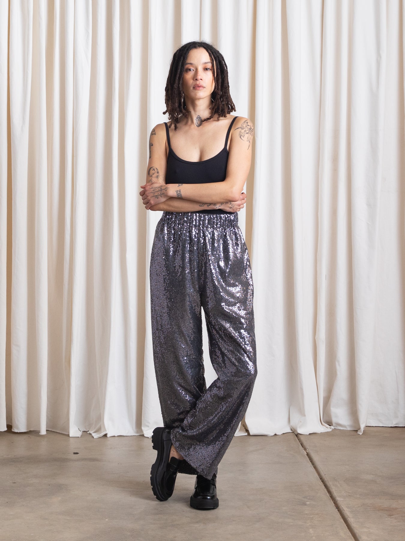 STRAIGHT LEG ELASTIC PANT - DARK SILVER SEQUINS