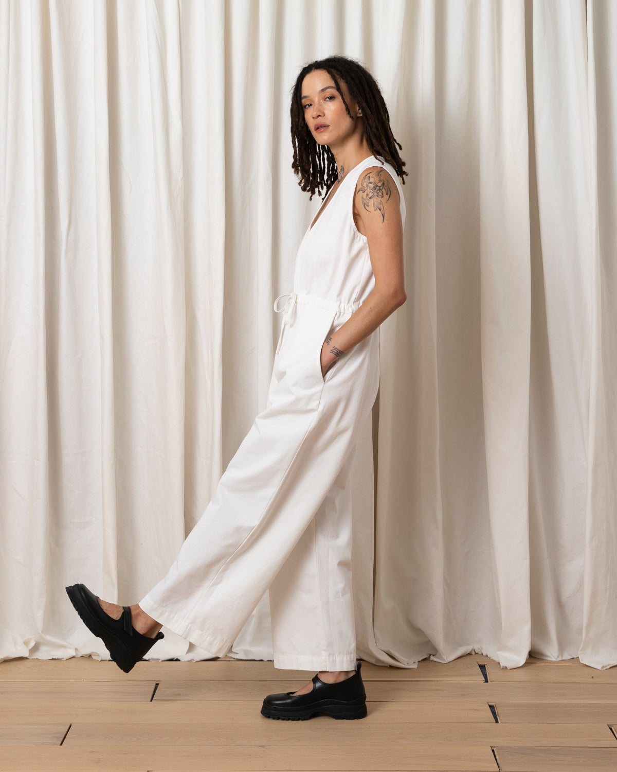 HEAVY SLIT-BACK JUMPER - BLACK
