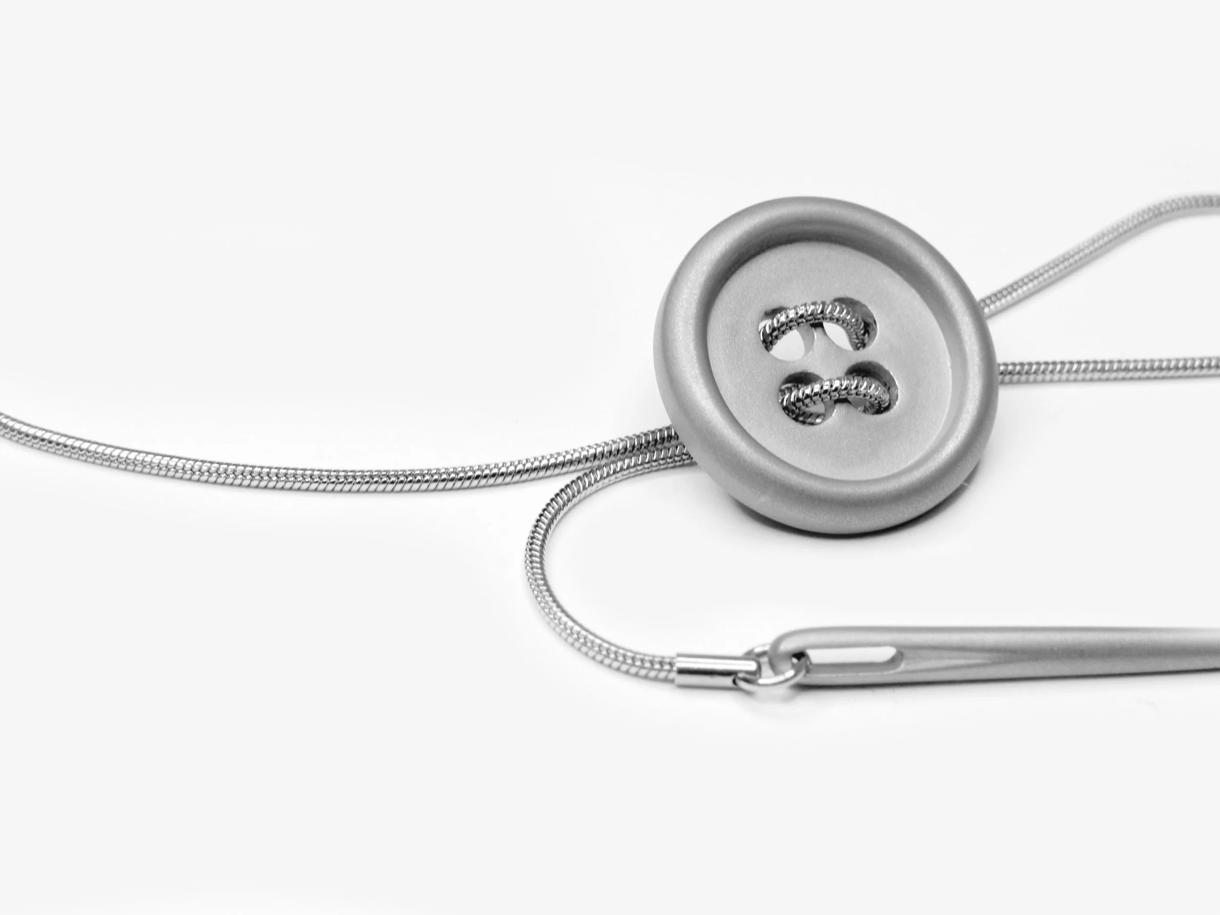 CUTE AS A BUTTON NECKLACE - SILVER