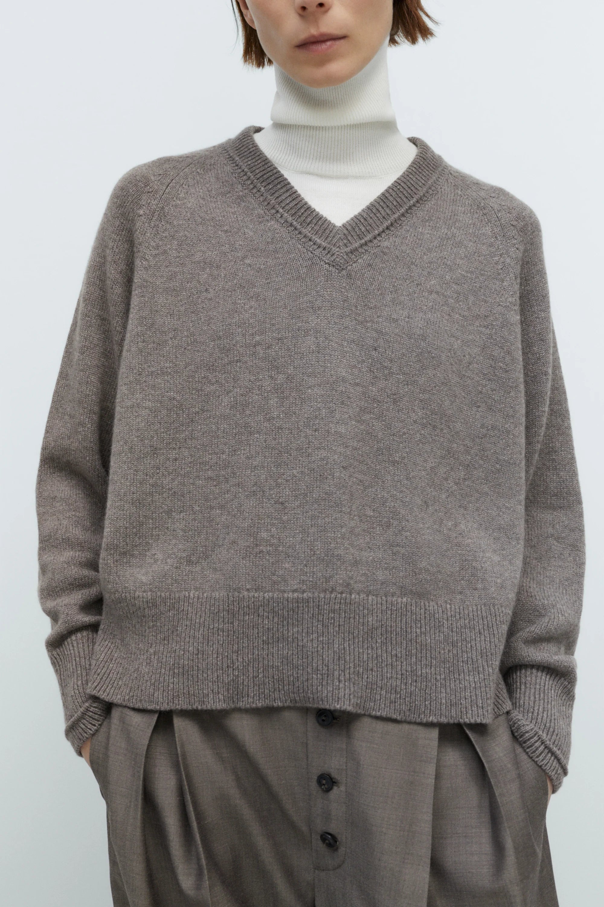 CASHMERE V-NECK SWEATER - TAUPE