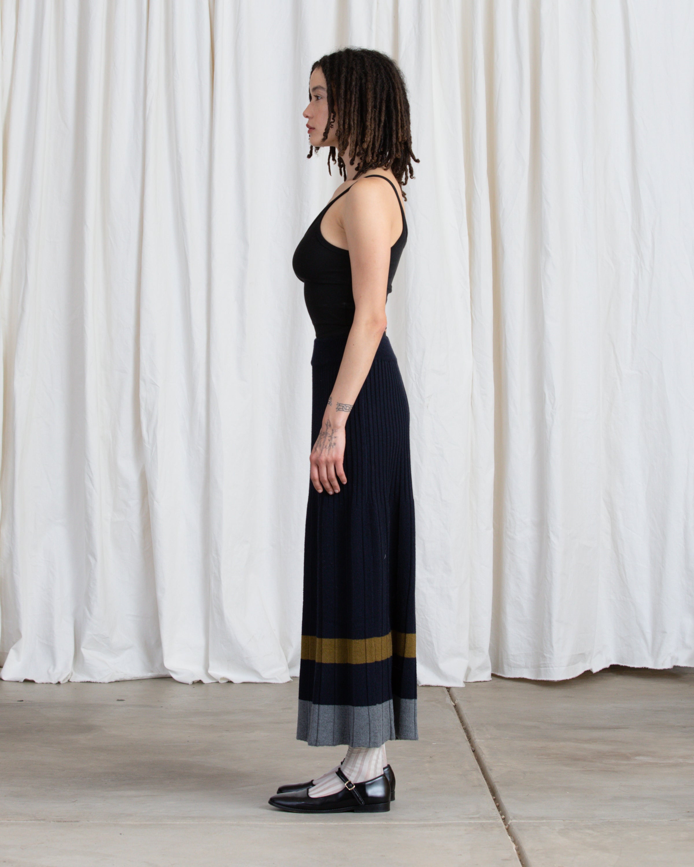 SAMPLE - PLEATED KNIT SKIRT - NAVY