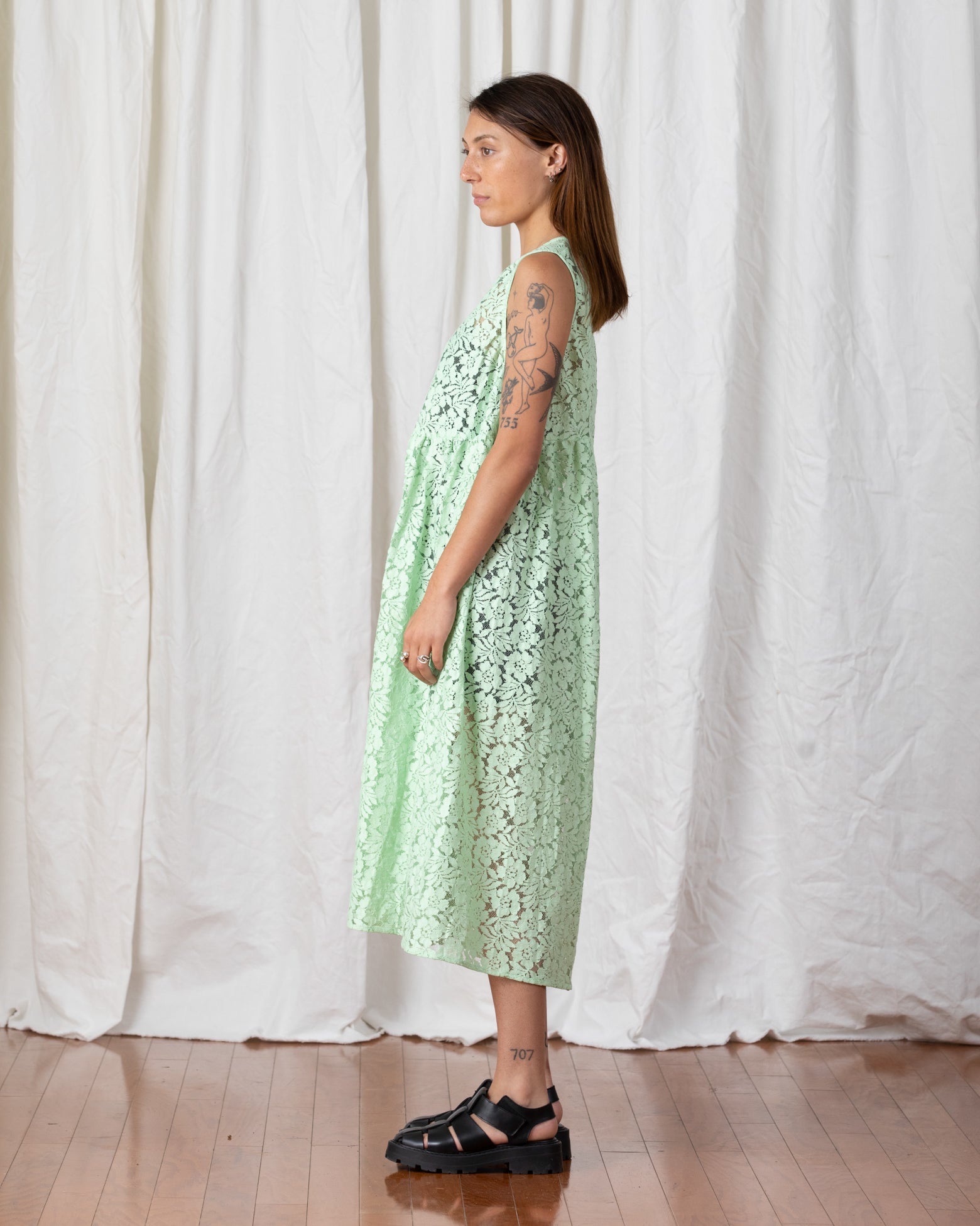 SAMPLE - LACE V-NECK DRESS W/ GATHERS - EMERALD GREEN