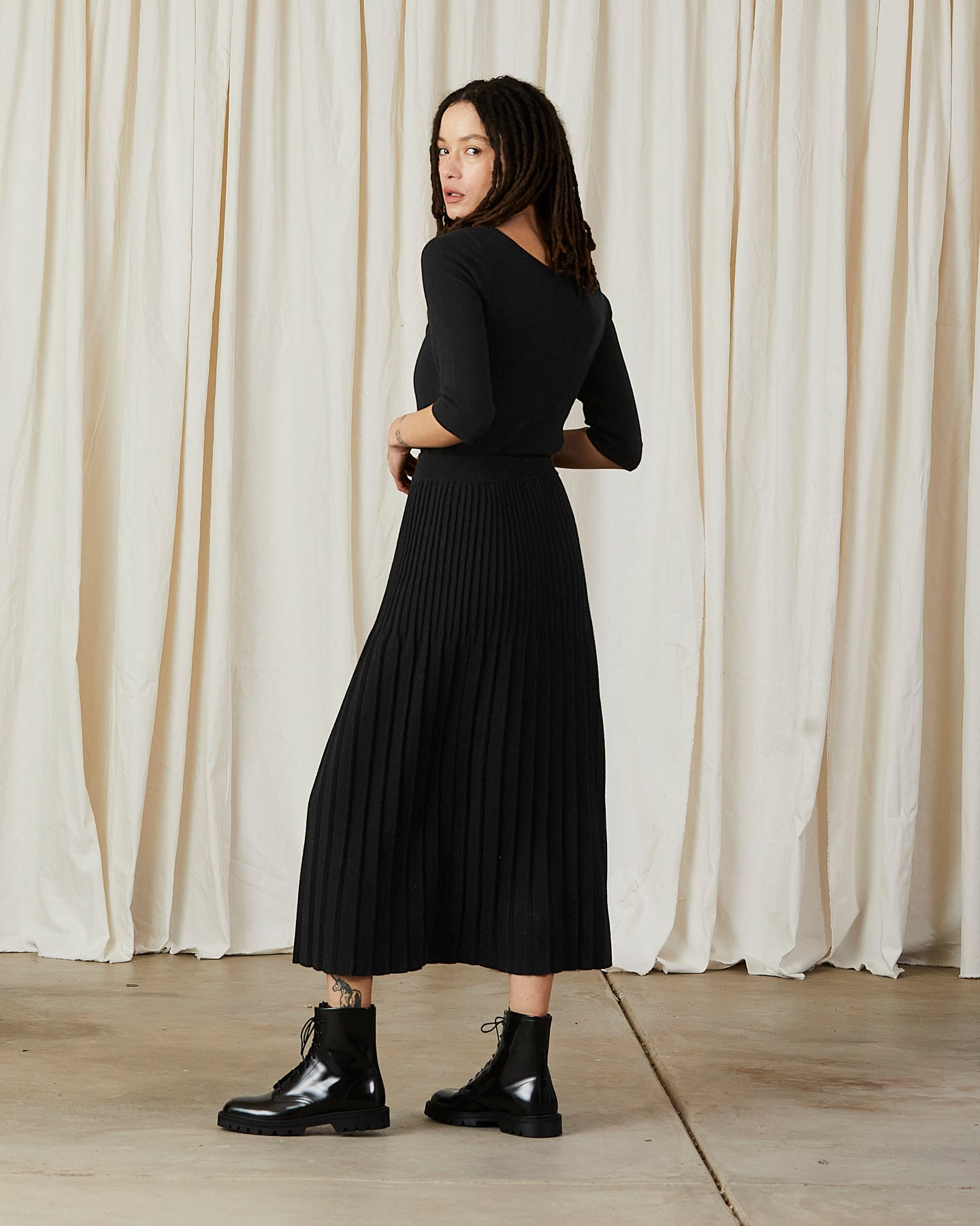 Black pleated midi skirt 07 deals
