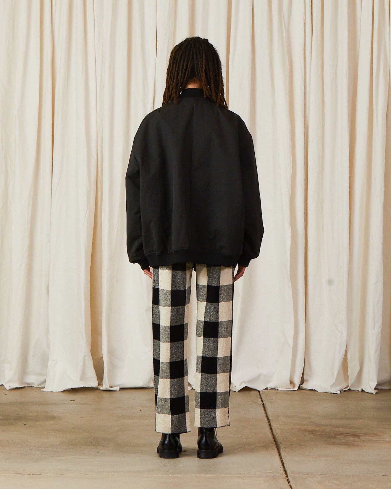 OVERSIZED BOMBER JACKET - BLACK SEERSUCKER