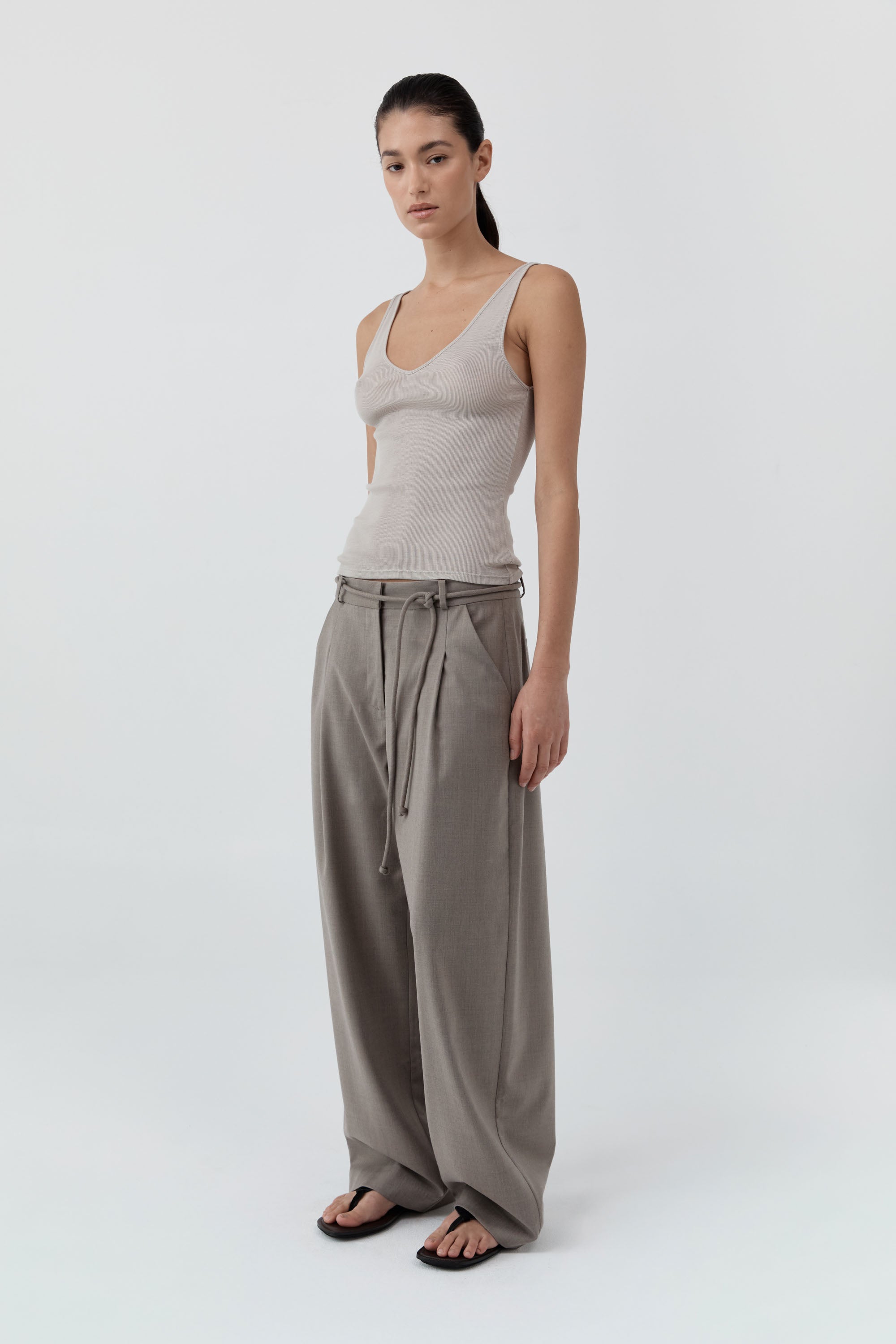 TAILORED BARREL PANTS - LIGHT TAUPE