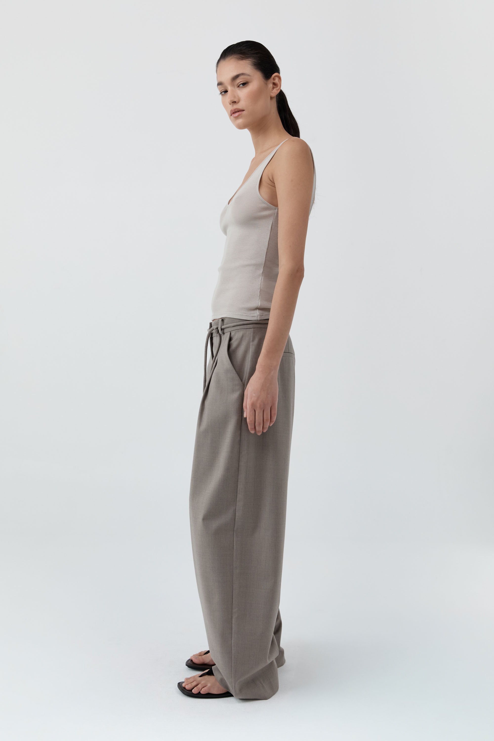 TAILORED BARREL PANTS - LIGHT TAUPE