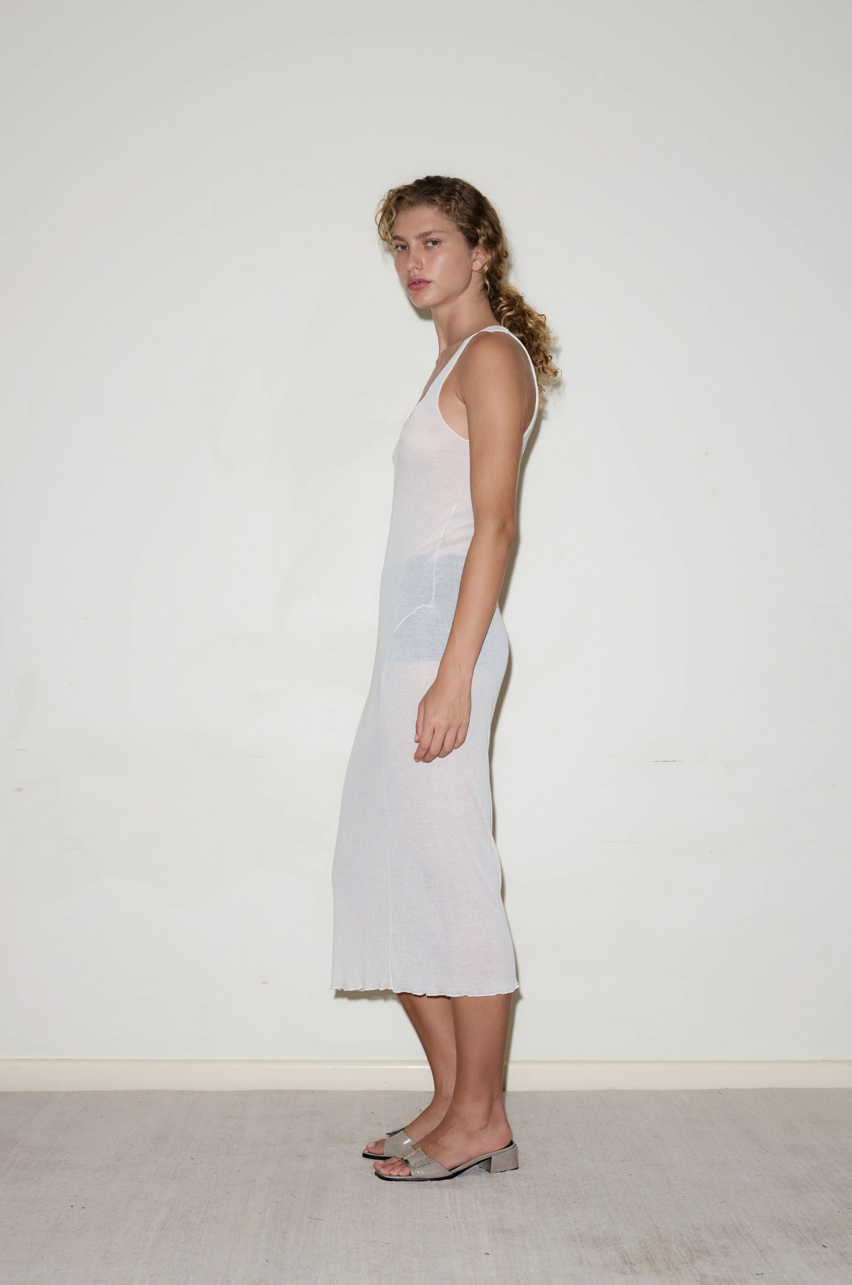 KNIT SINGLET DRESS - OFF WHITE