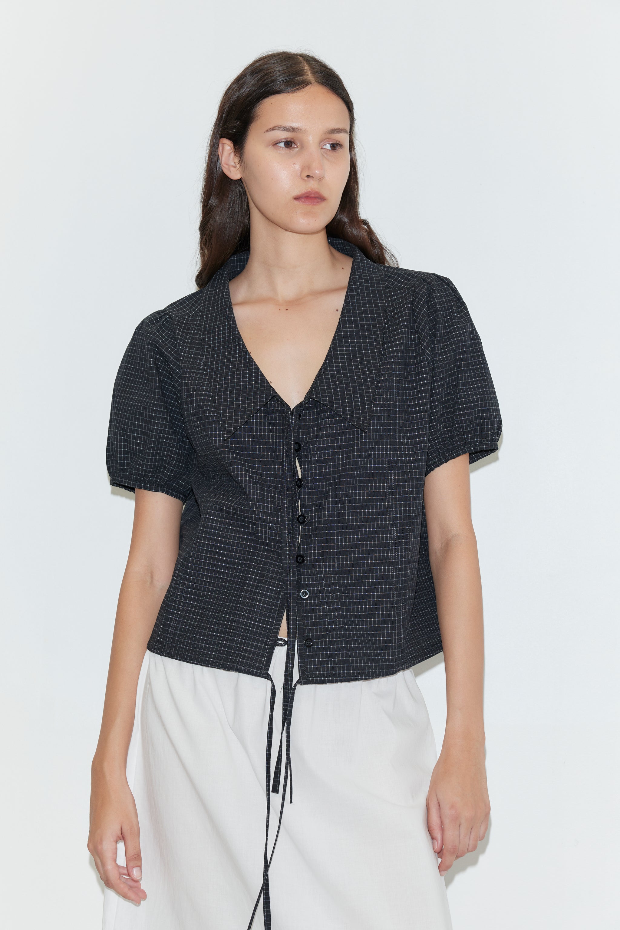 FINE COLLAR TOP - MONO GRID