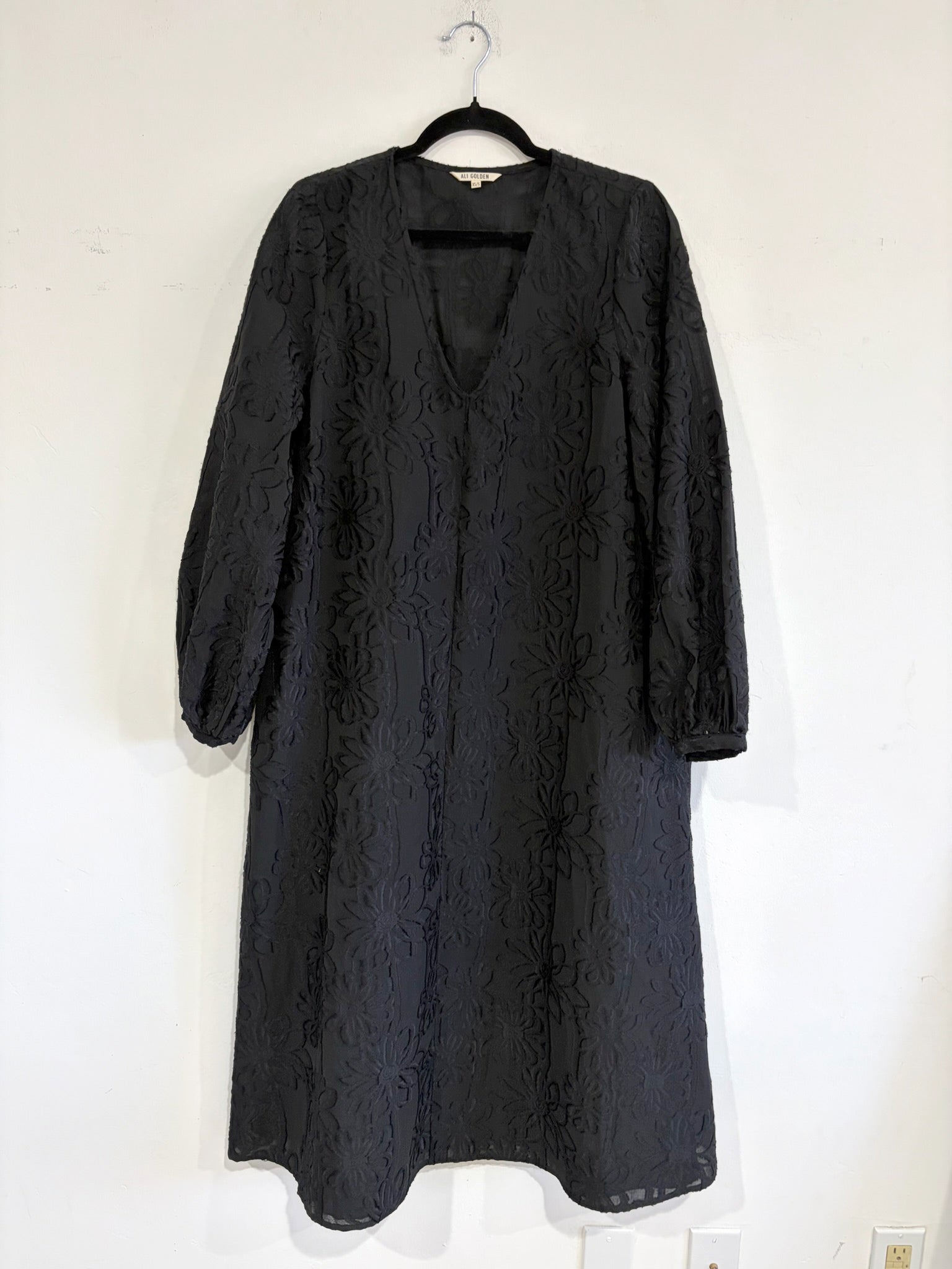 SAMPLE - LS V-NECK DRESS - BLACK FLOWER