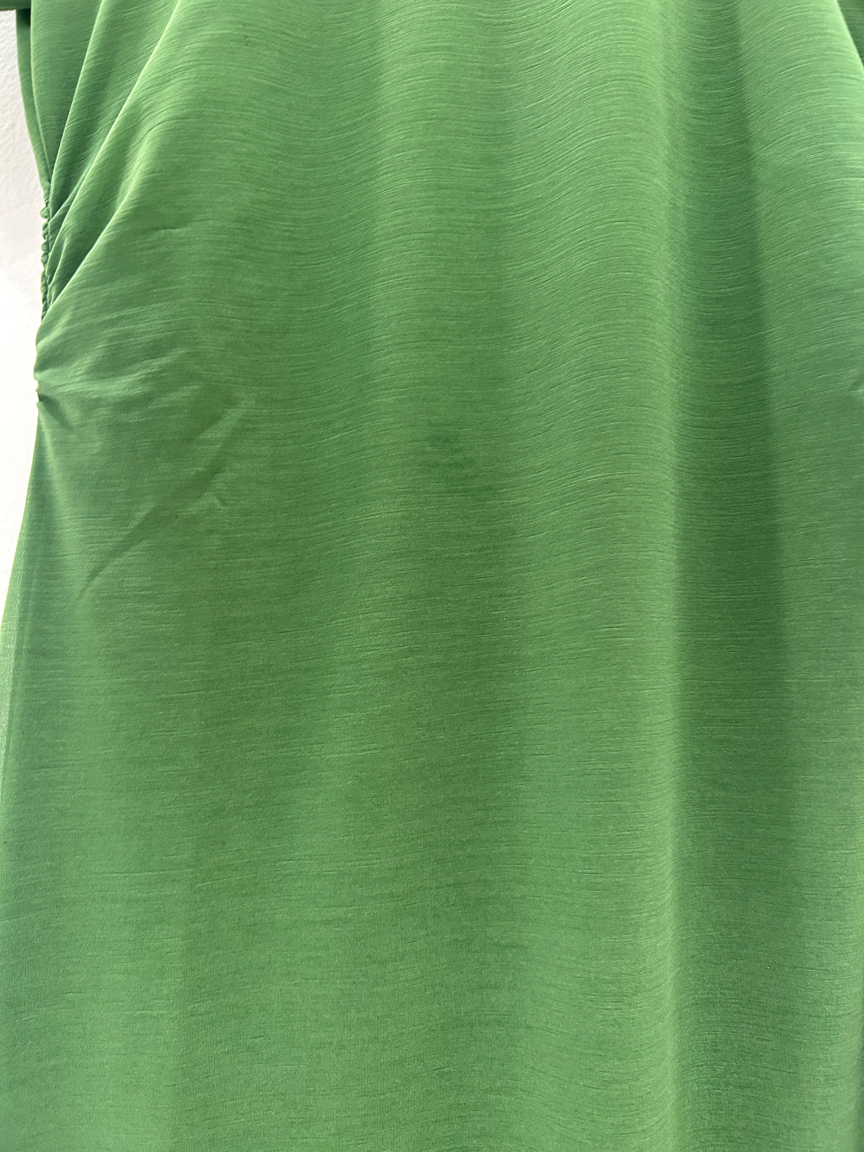 DAMAGED - FITTED T-SHIRT DRESS - GRASS GREEN (STAINED)