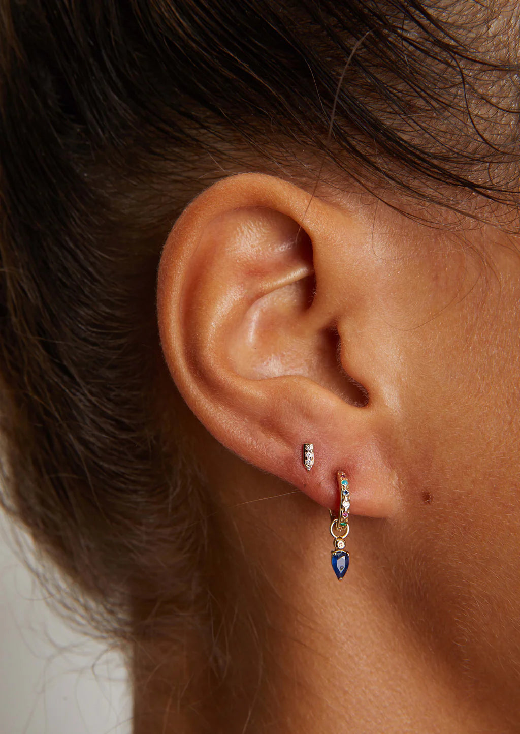 DROPLET CHARM W/ BLUE SAPPHIRE