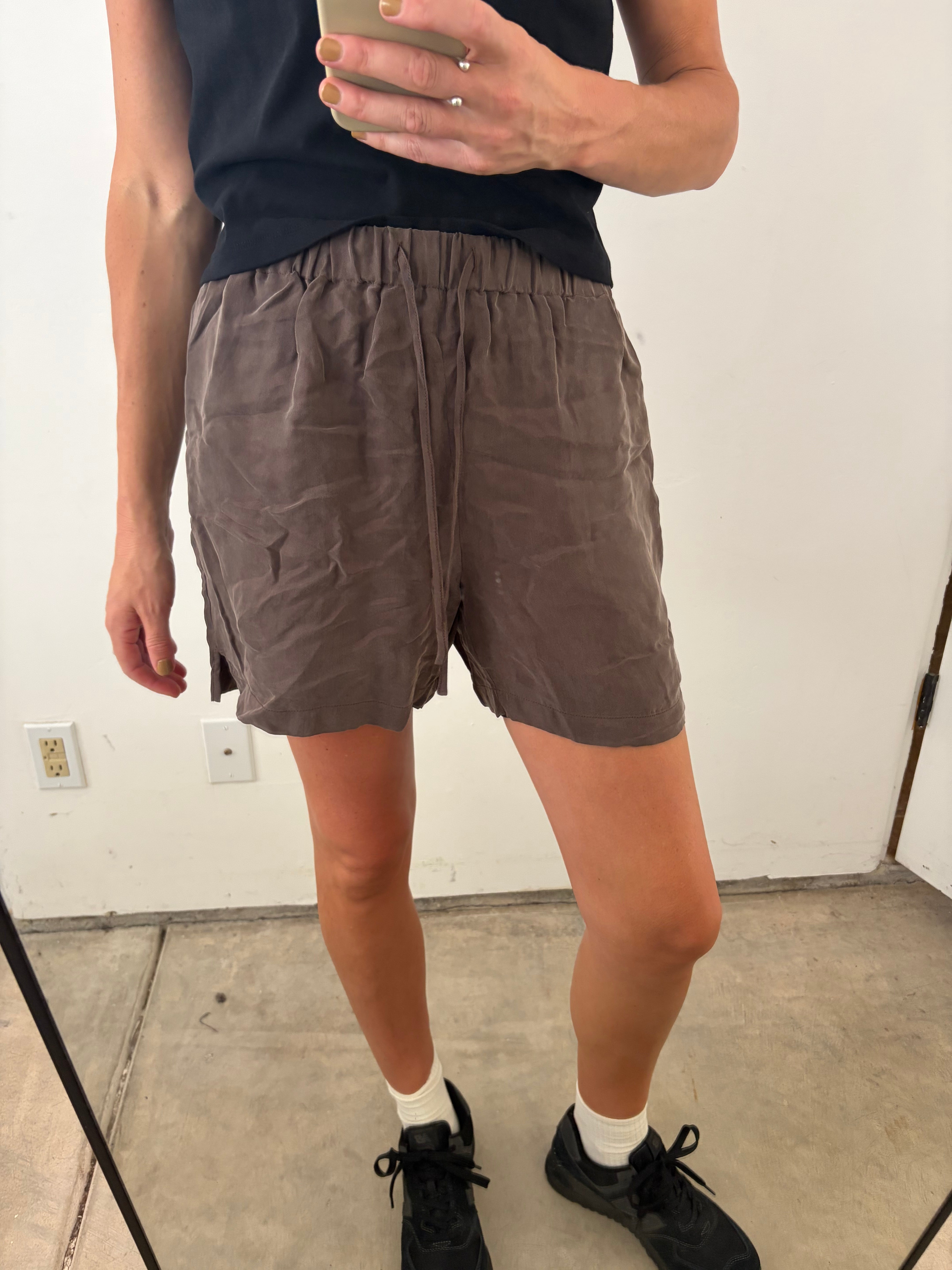 SAMPLE - DRAWSTRING SHORTS - DARK TAUPE