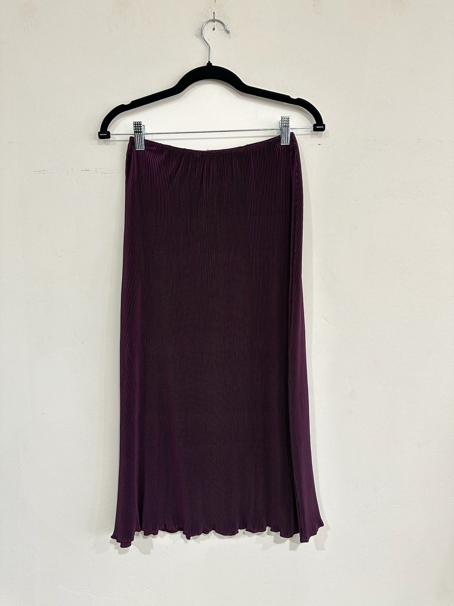 SAMPLE - SPRING PLEATED SLIM MIDI SKIRT - MUTED PLUM