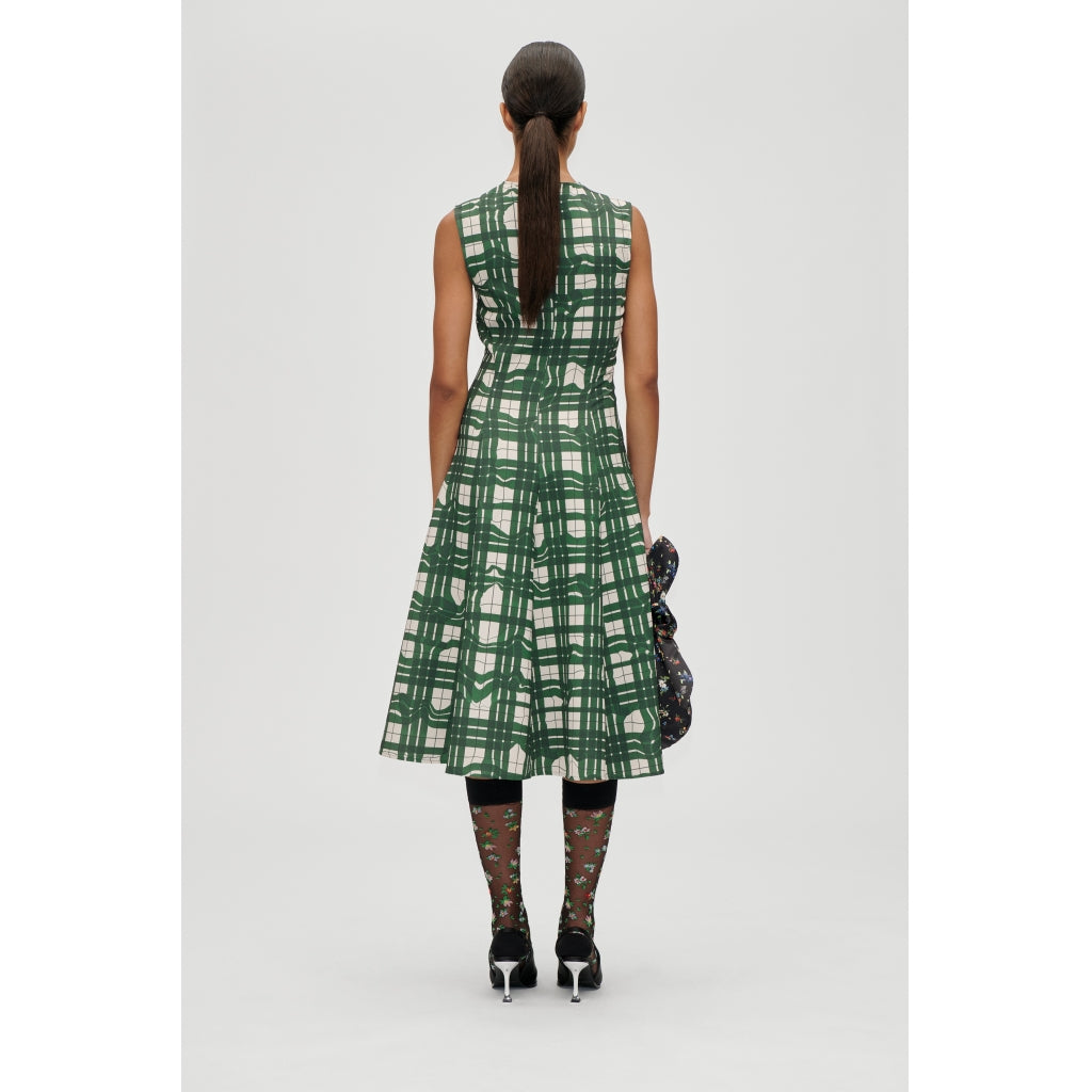 SLEEVELESS GATHERED MIDI DRESS - CHECKERED WAVE