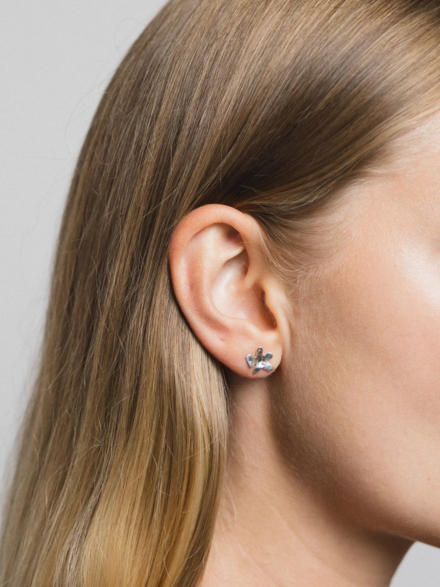 STUD FLOWER EARRINGS - SILVER