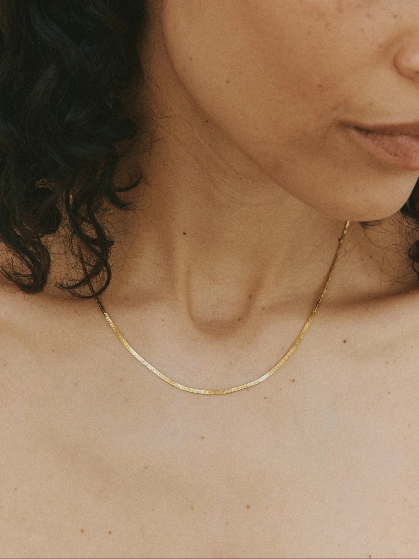 THIN HERRINGBONE CHAIN - GOLD