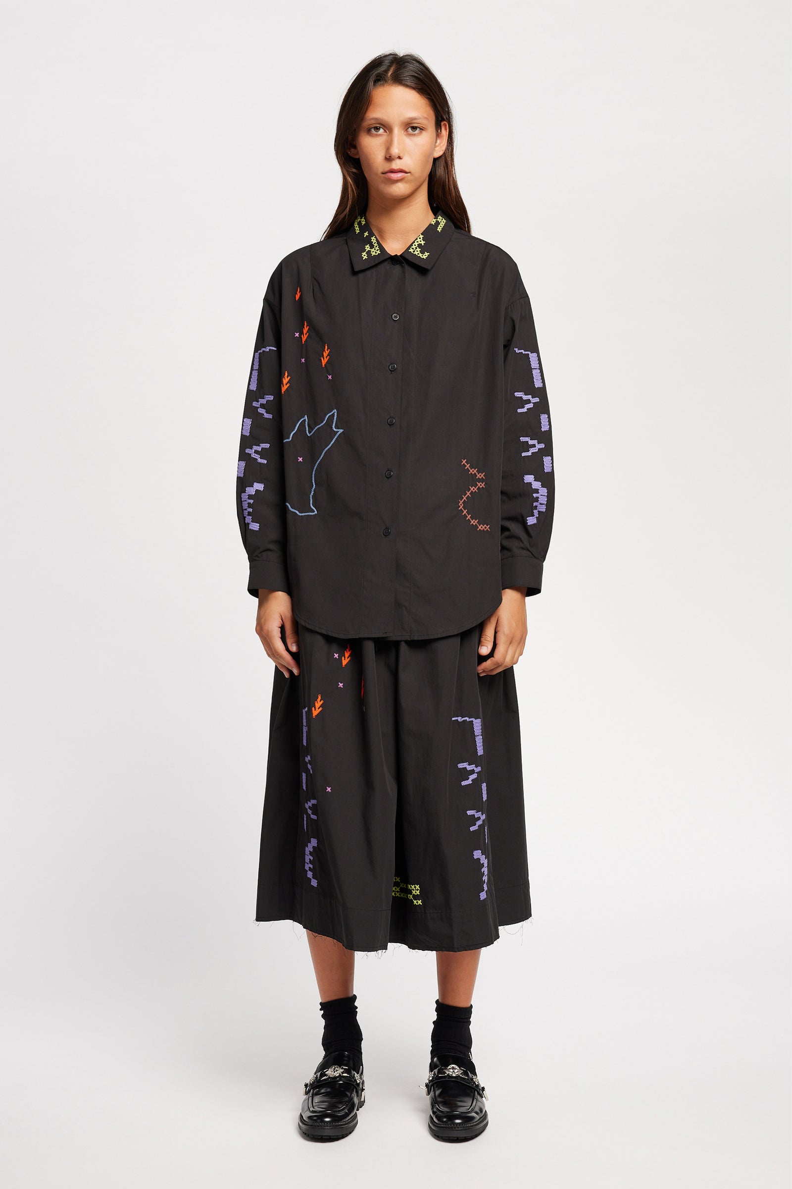 UNIVERSE EMBROIDERED SKIRT - BLACK