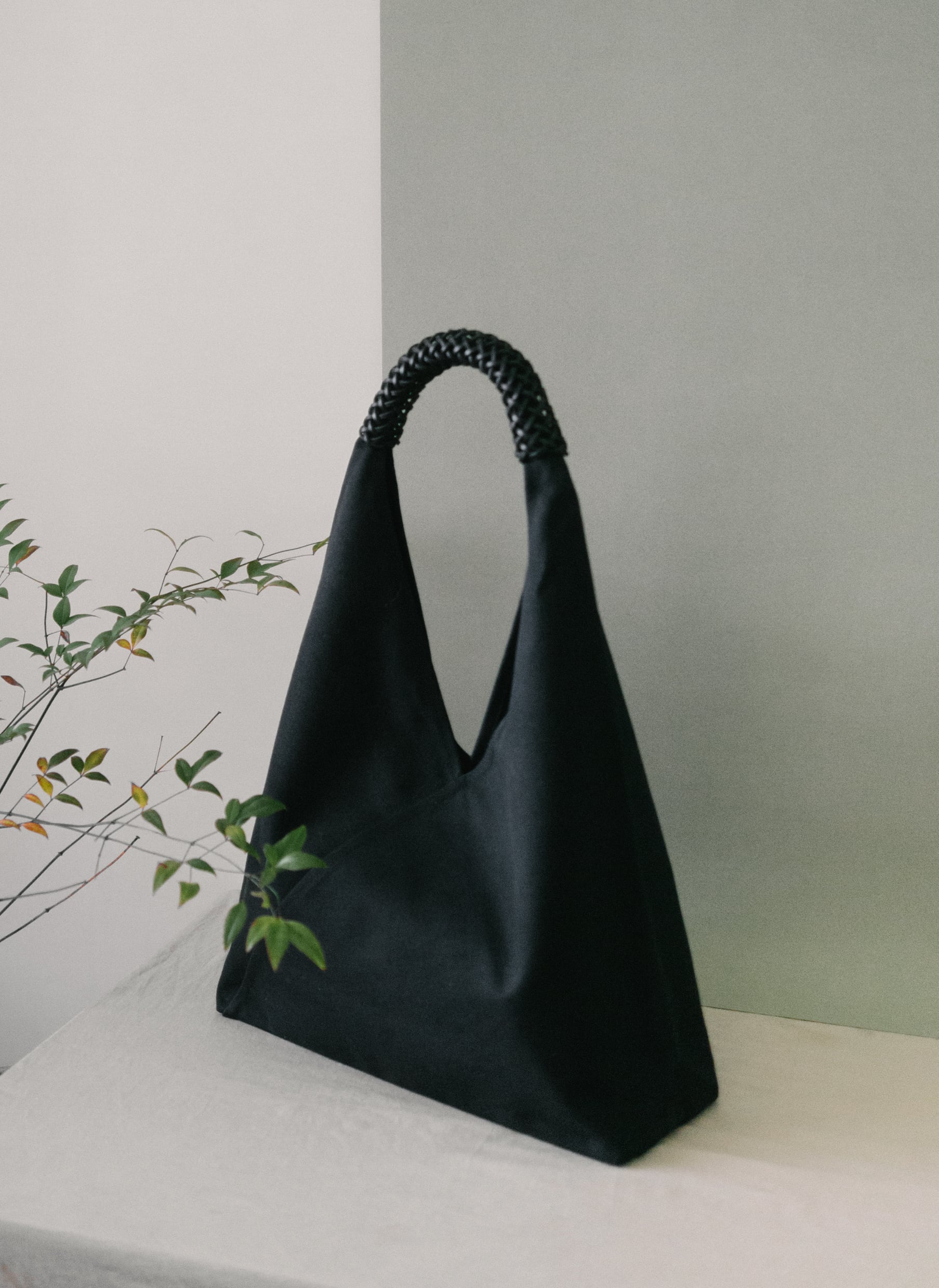 WOVEN TRIANGLE BAG 36 - ALL BLACK
