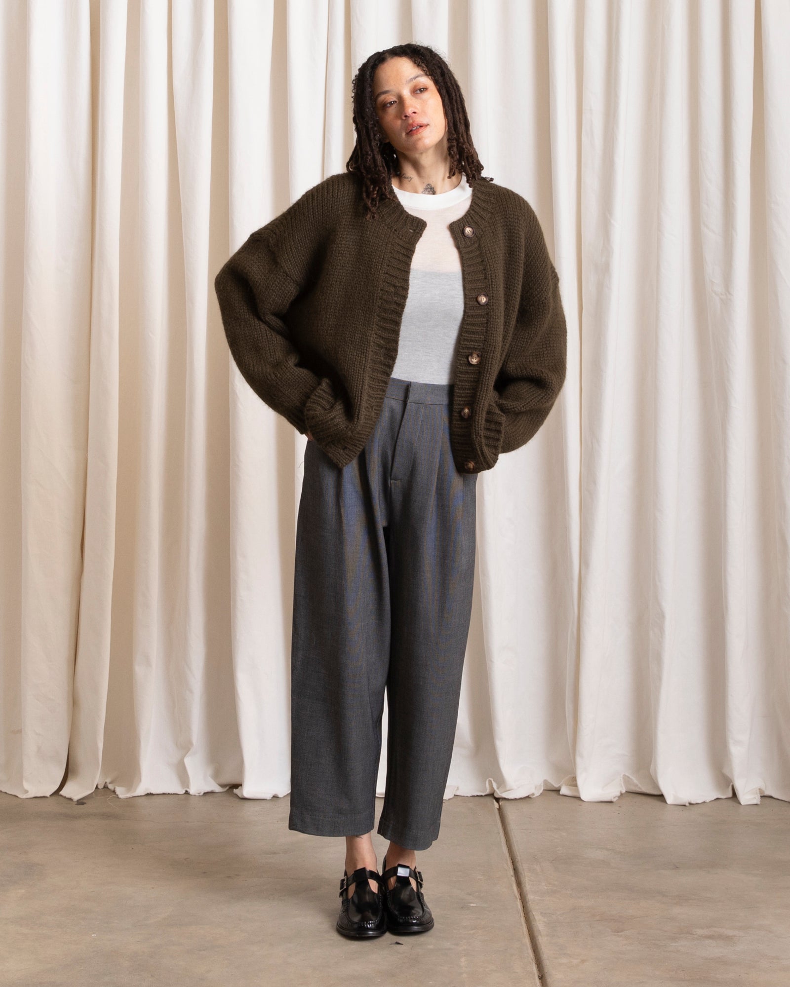 MERINO CREW-NECK CARDIGAN - OLIVE