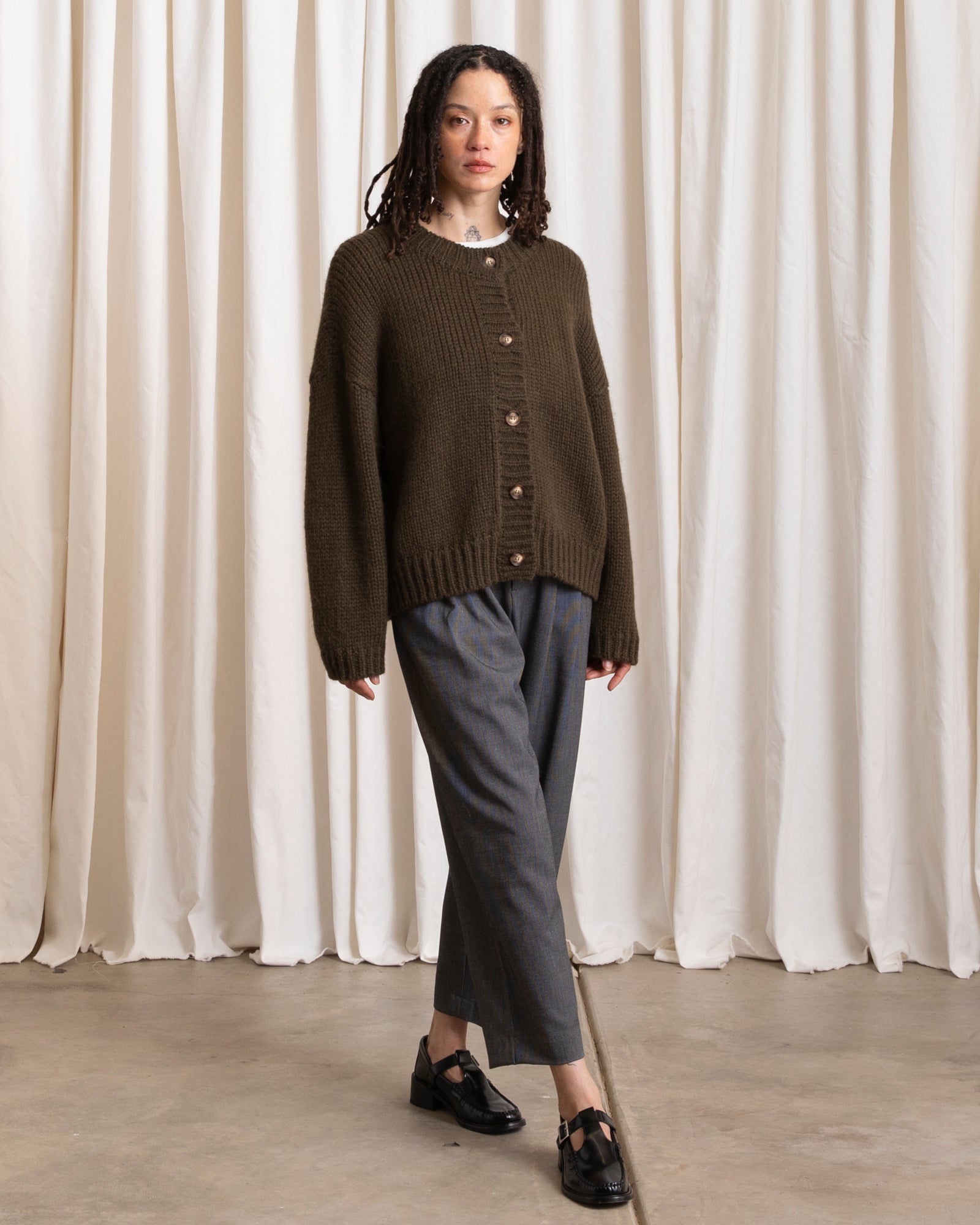 MERINO CREW-NECK CARDIGAN - OLIVE