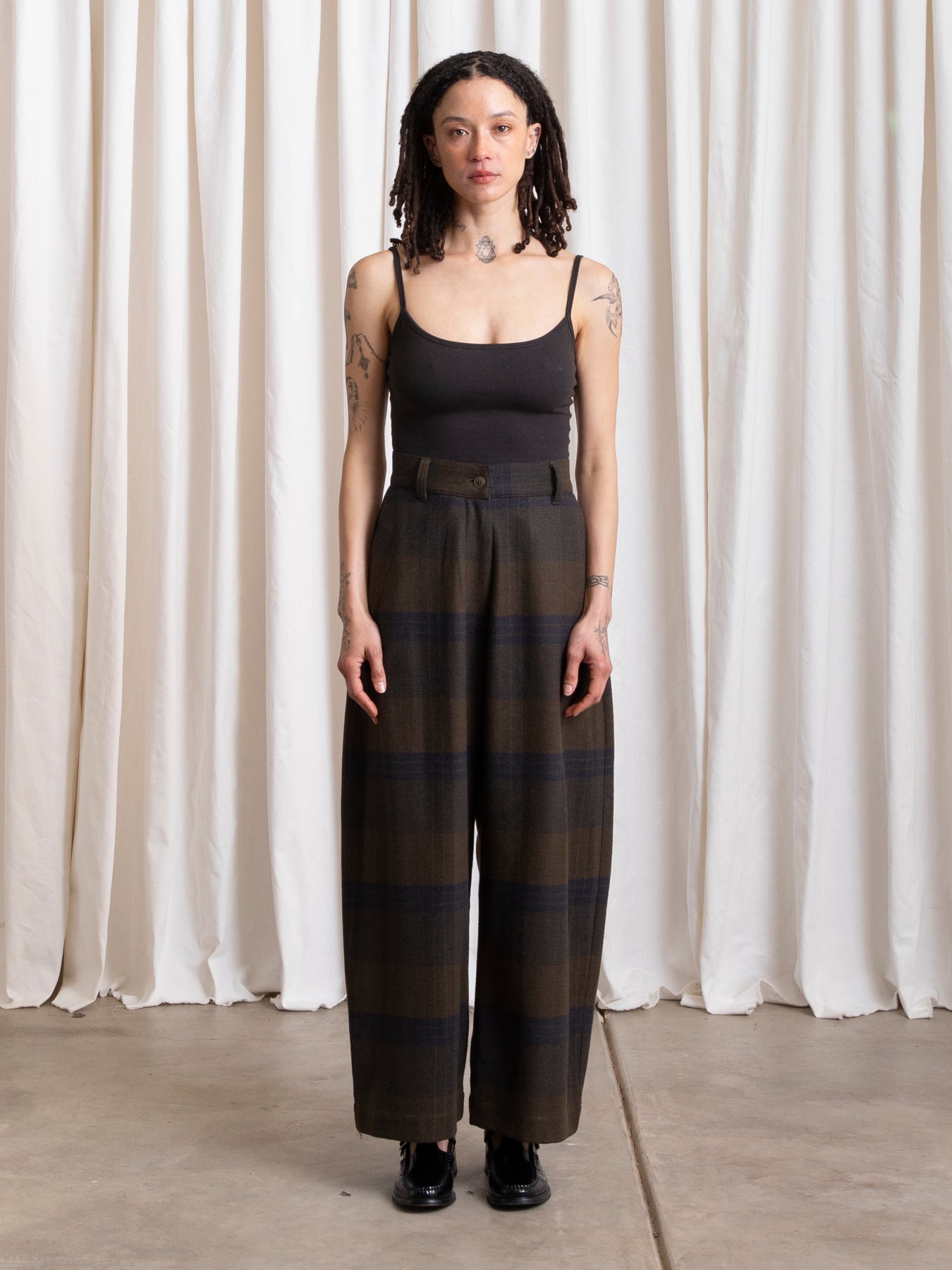 WOOL LOOSE BARREL PANT - OLIVE/NAVY PLAID