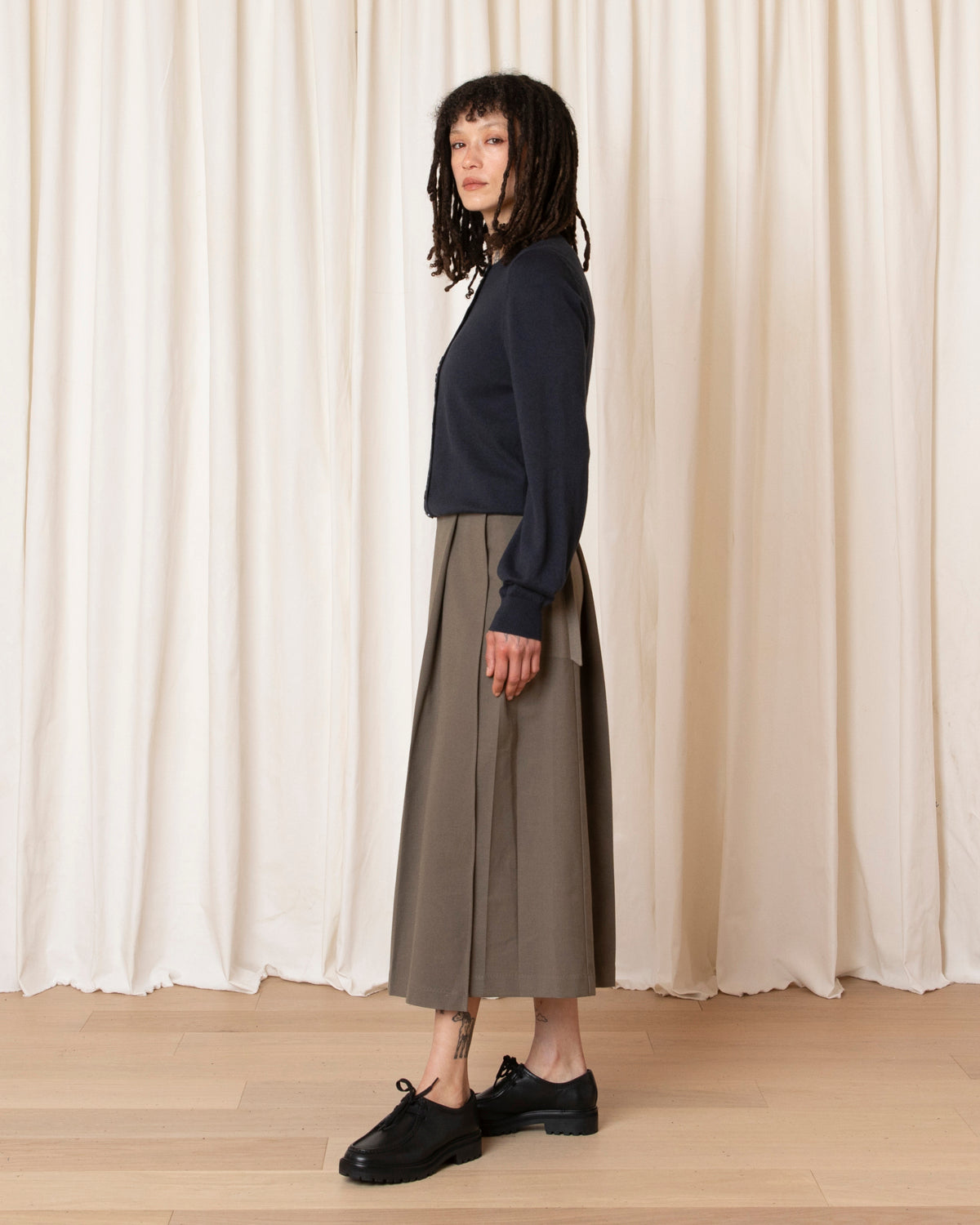 MIDI PLEATED WRAP SKIRT - TAUPE