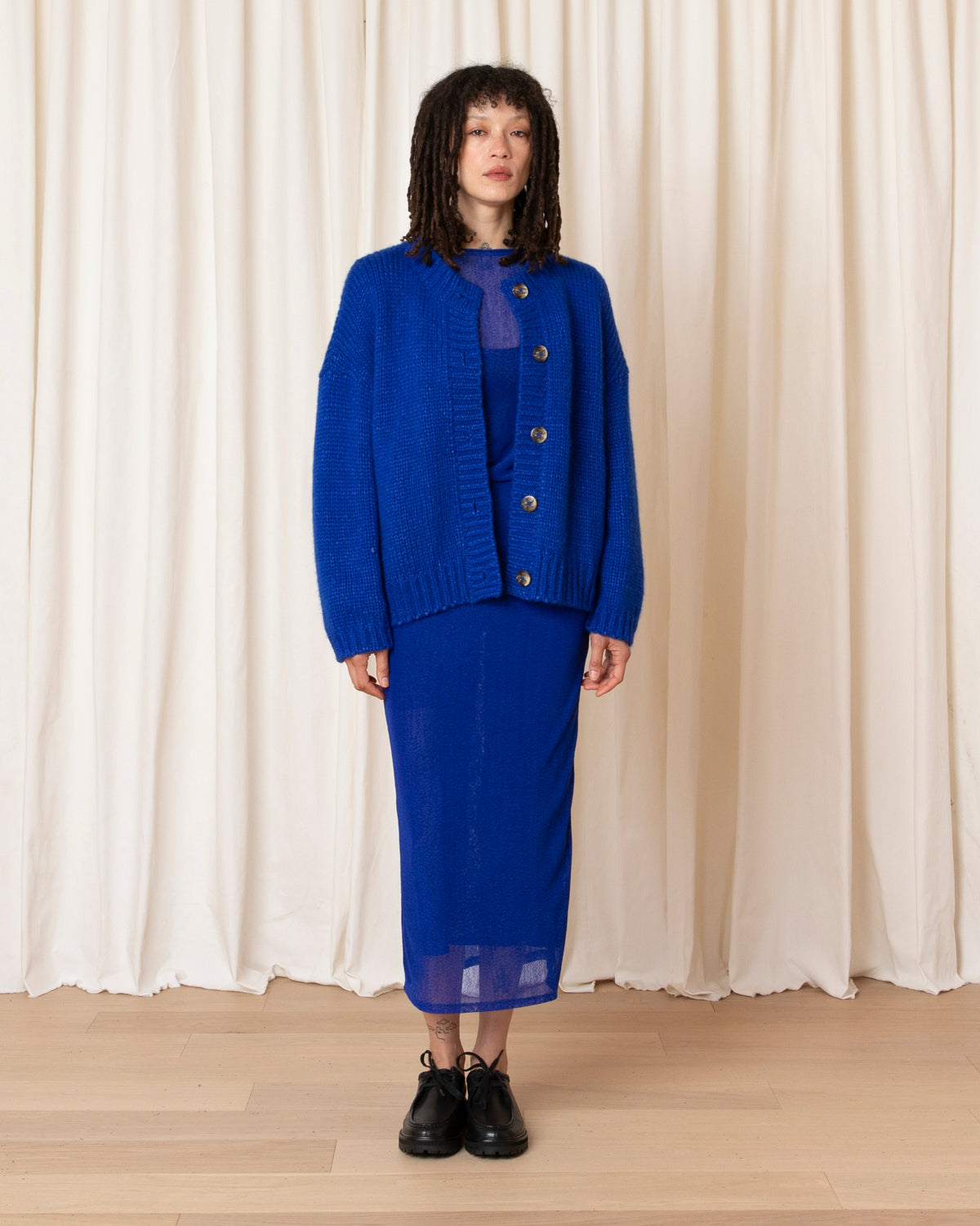 MERINO CREW-NECK CARDIGAN - COBALT