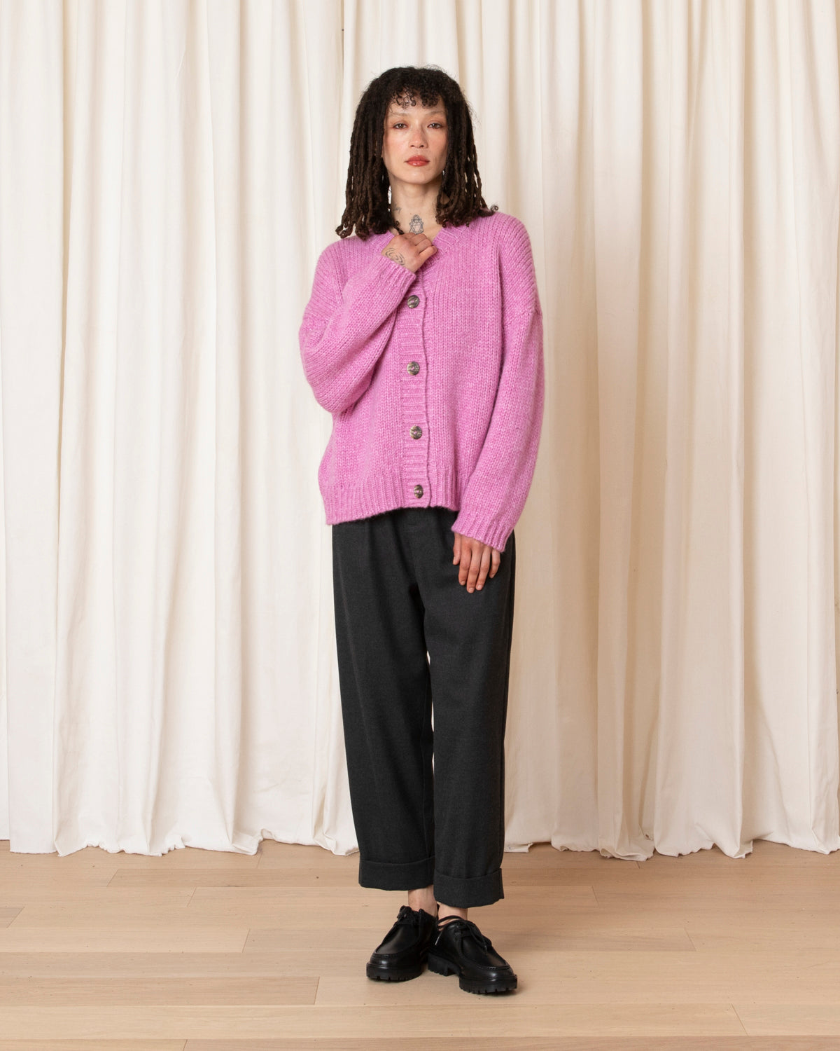 MERINO CREW-NECK CARDIGAN - PINK