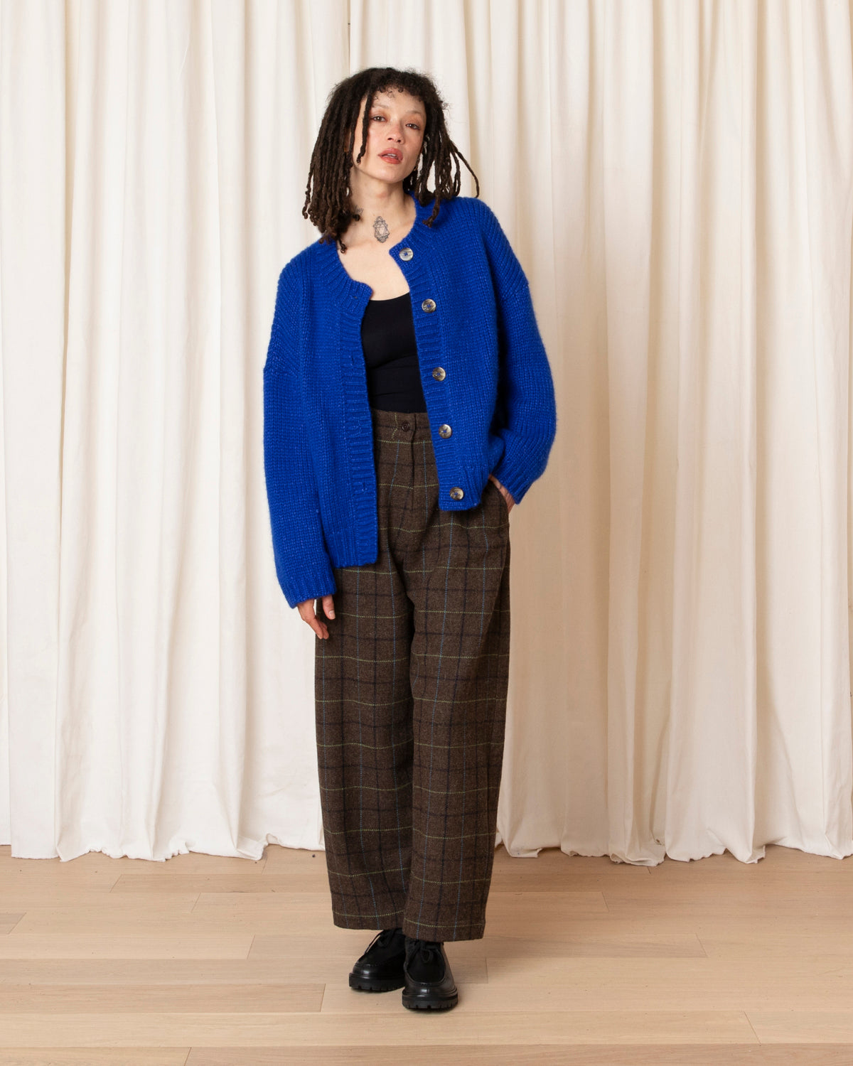 MERINO CREW-NECK CARDIGAN - COBALT
