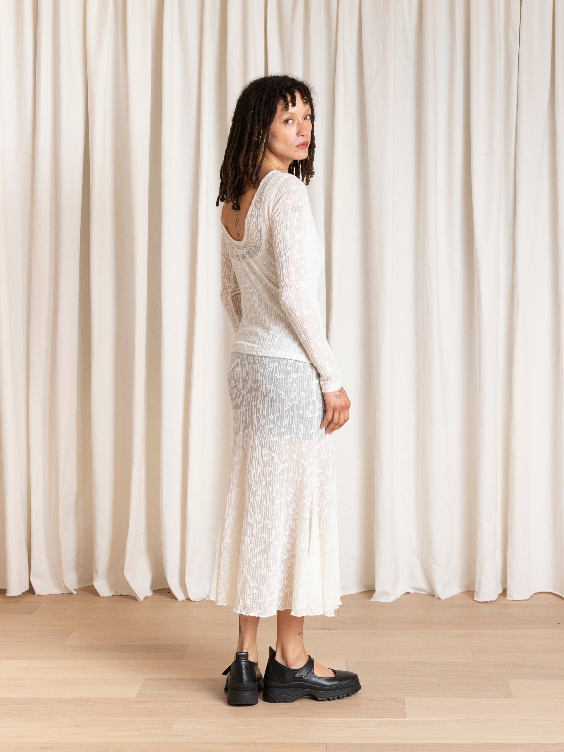 LOW BACK TOP - BLACK FLOWER