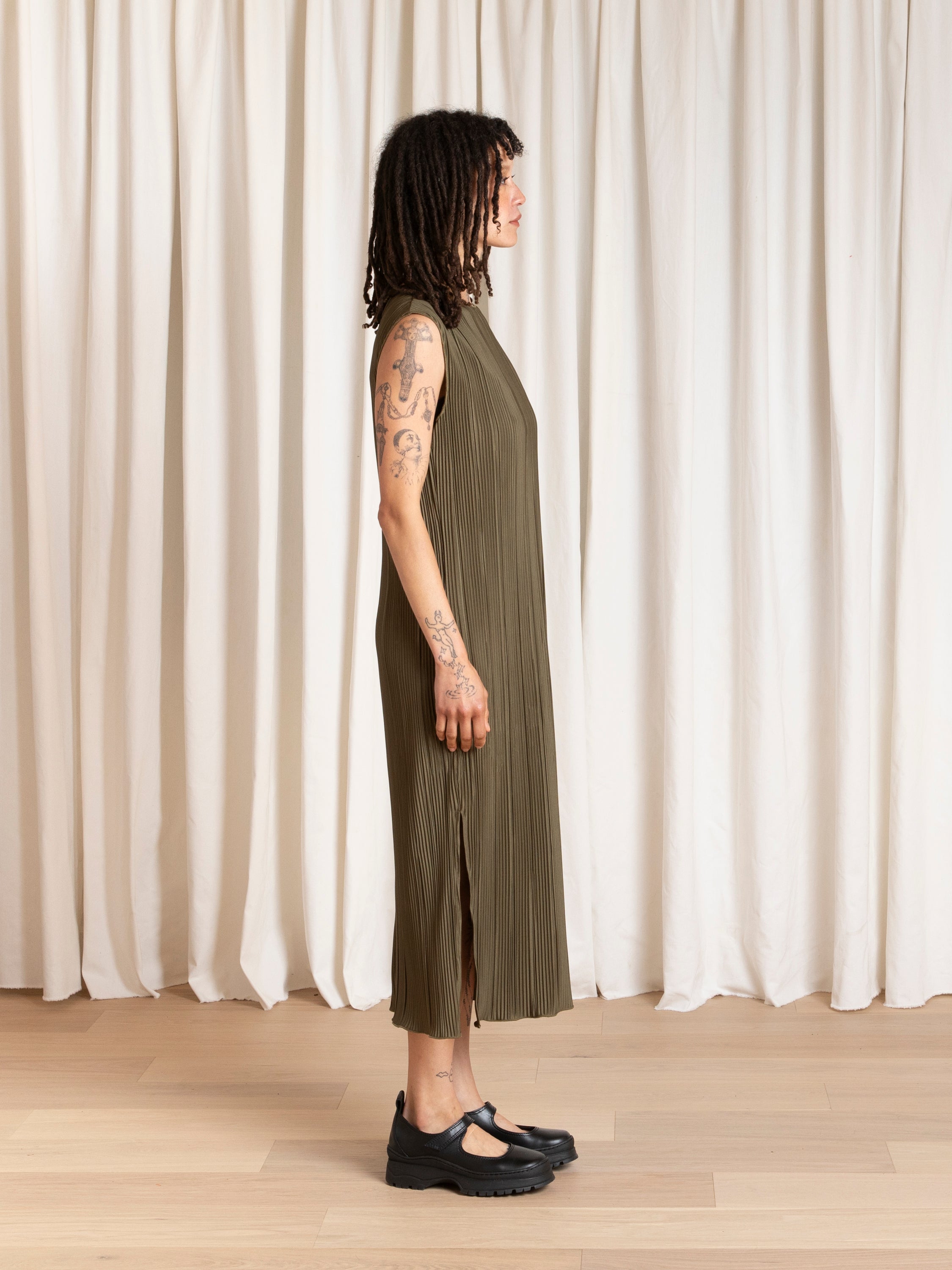 PLEATED TANK DRESS - OLIVE