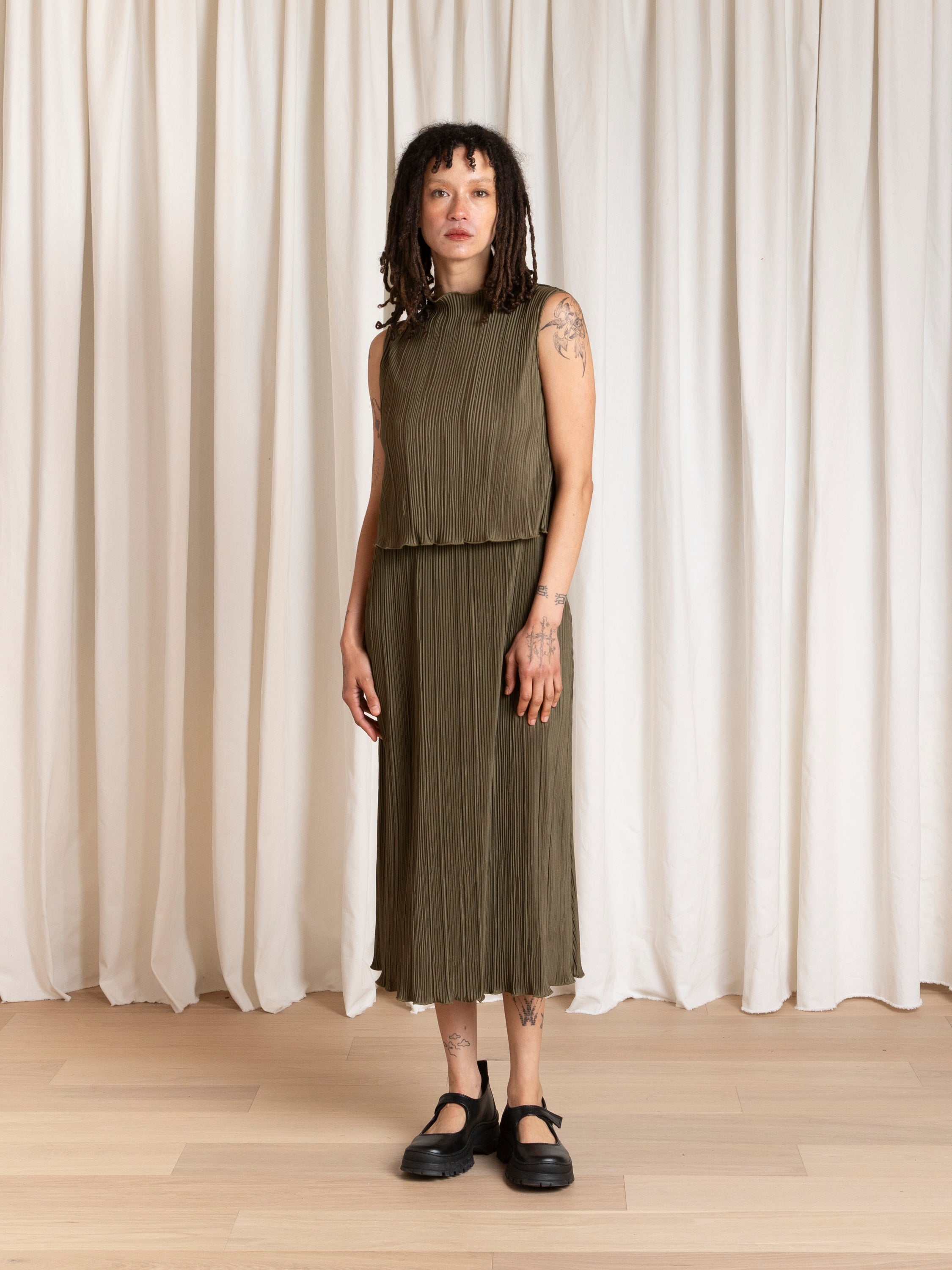 HIGH NECK PLEATED TANK - OLIVE
