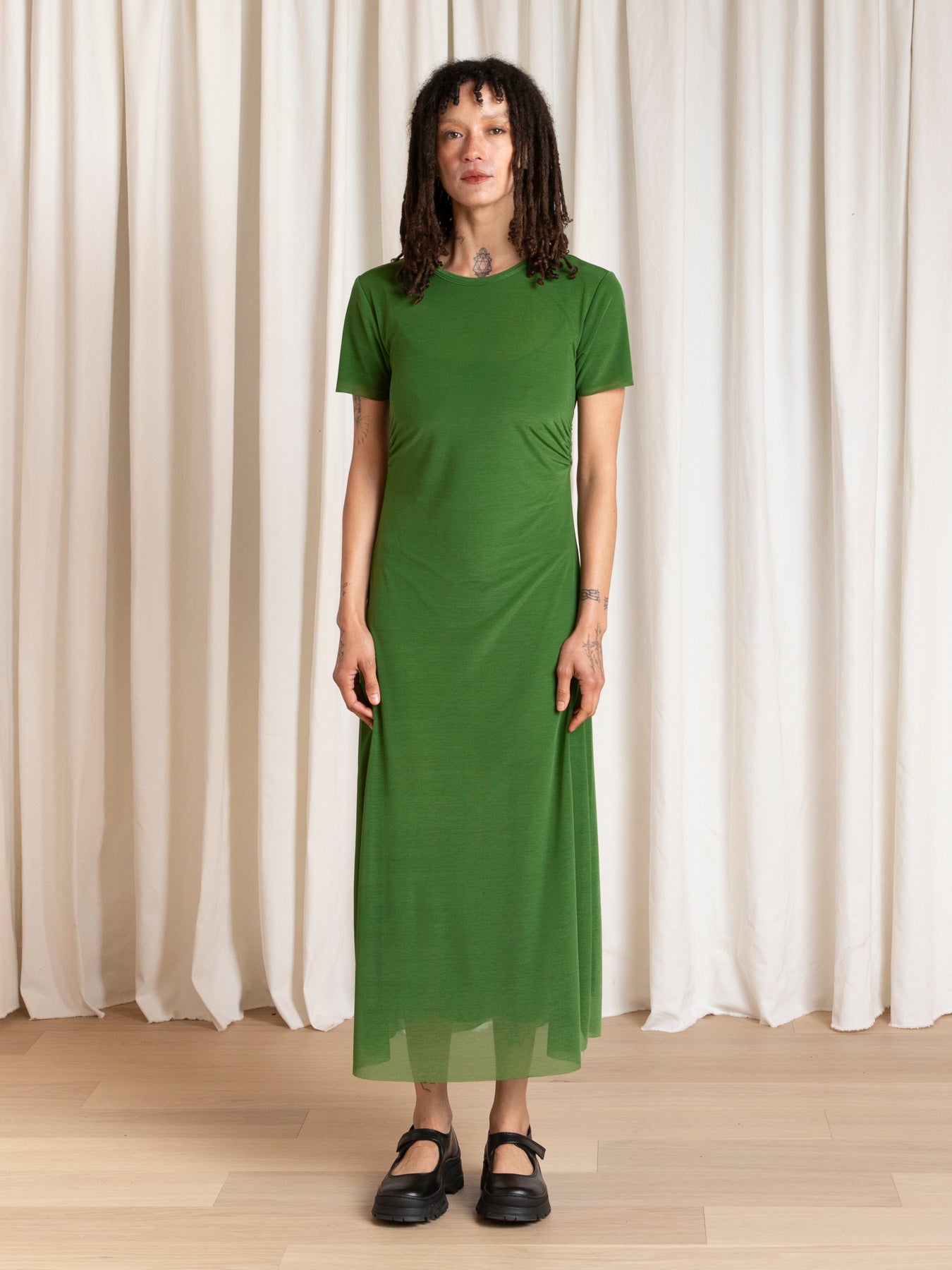 FITTED T-SHIRT DRESS - GRASS GREEN