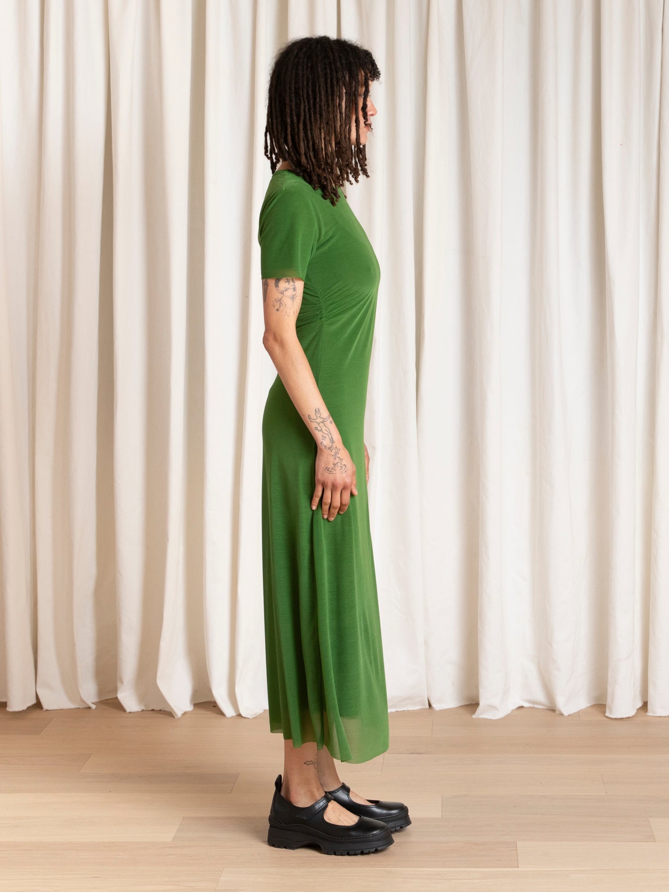 FITTED T-SHIRT DRESS - GRASS GREEN
