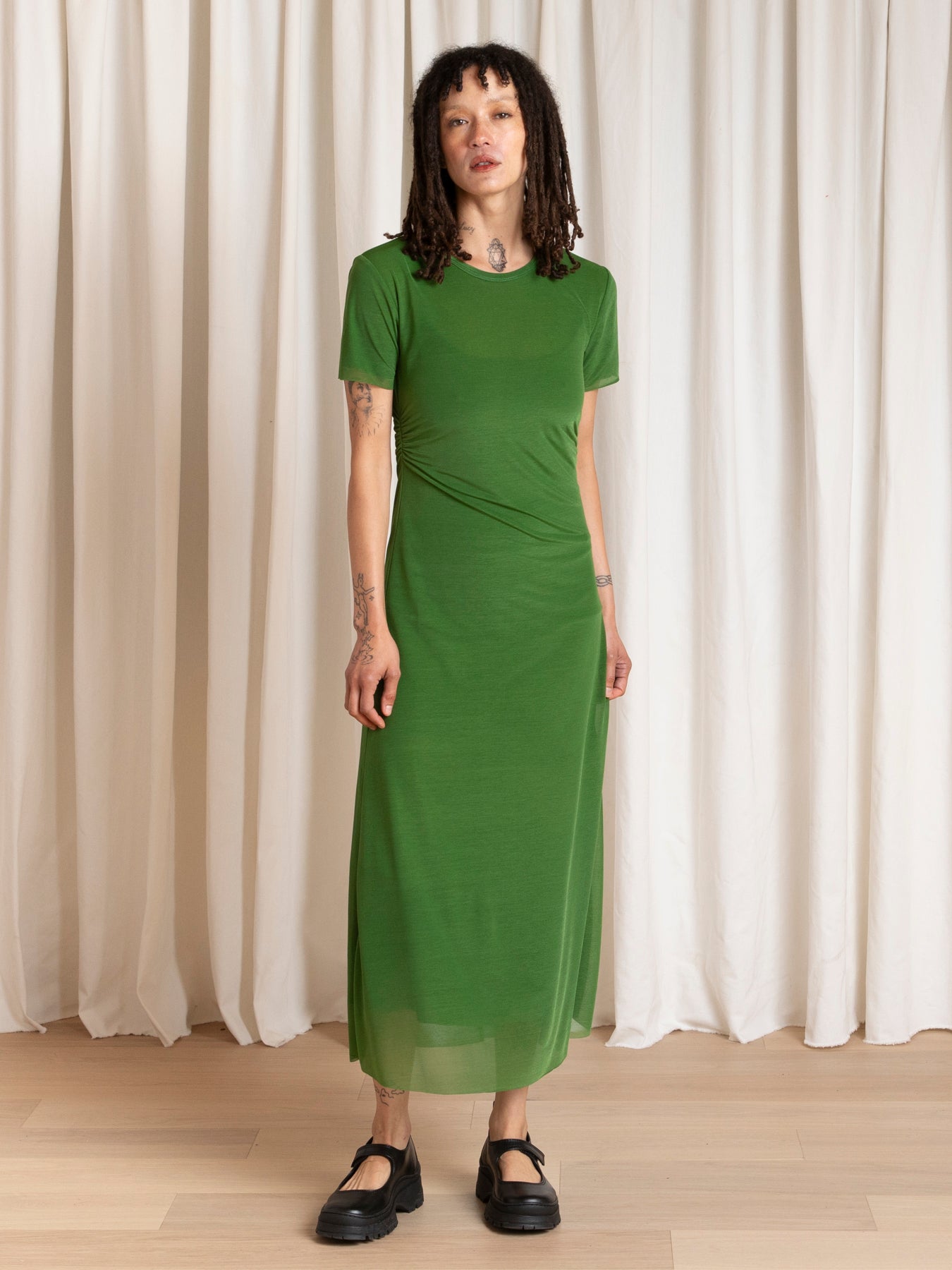 FITTED T-SHIRT DRESS - GRASS GREEN