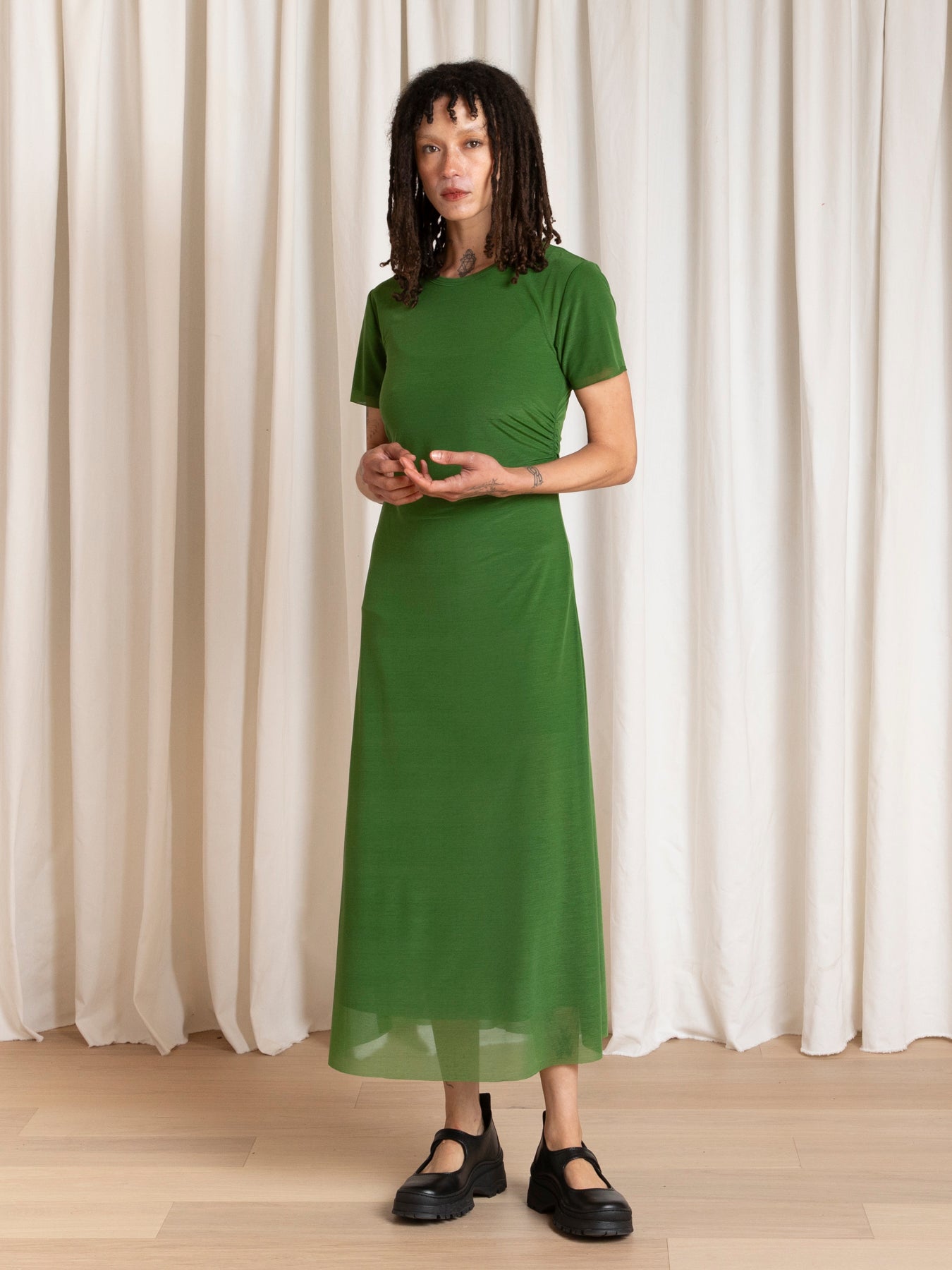 FITTED T-SHIRT DRESS - GRASS GREEN