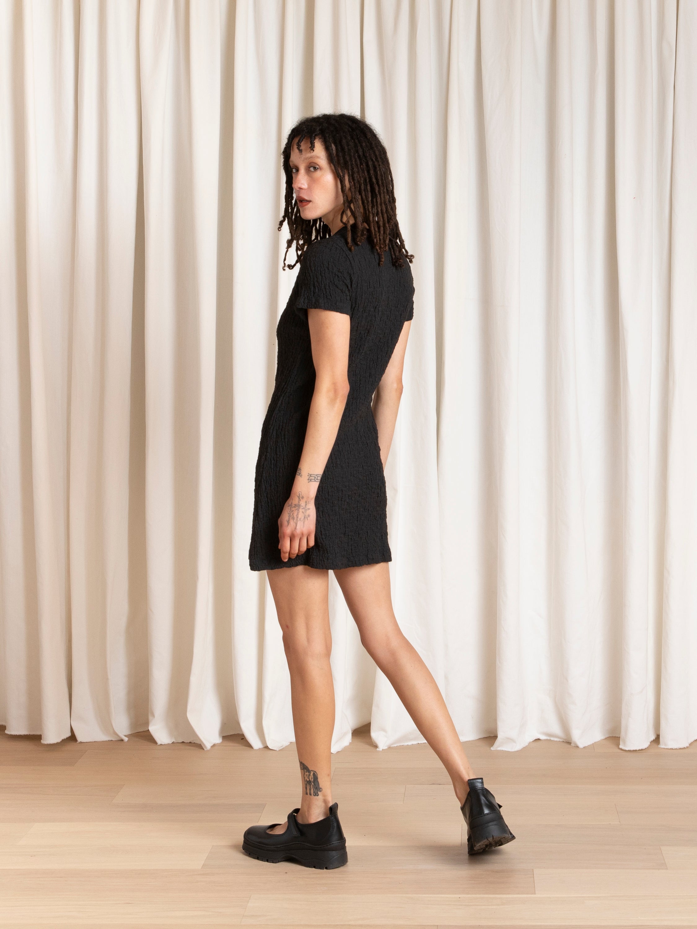 MINI TEXTURED T-SHIRT DRESS - BLACK