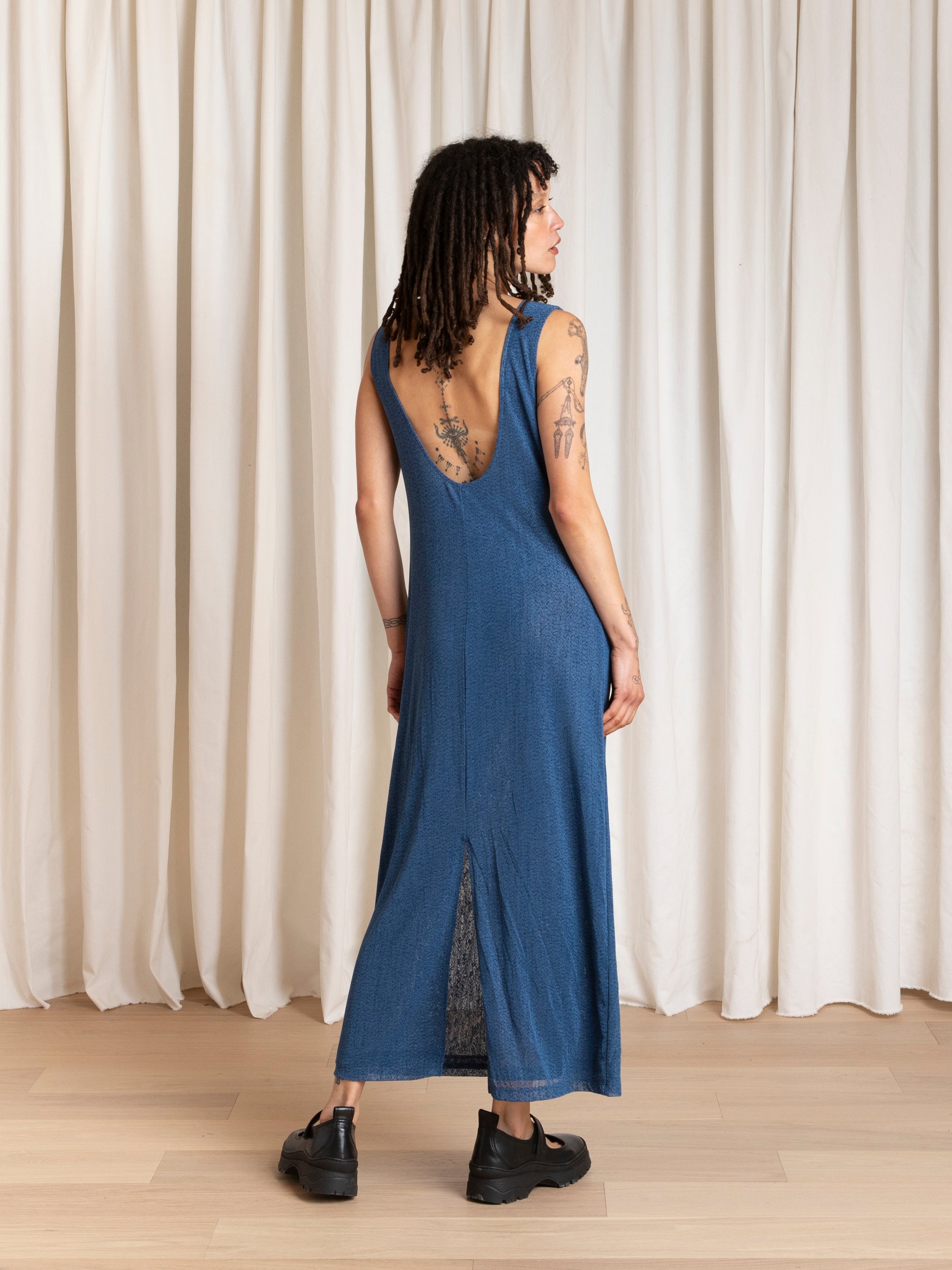 LOW BACK COLUMN DRESS - BLUE