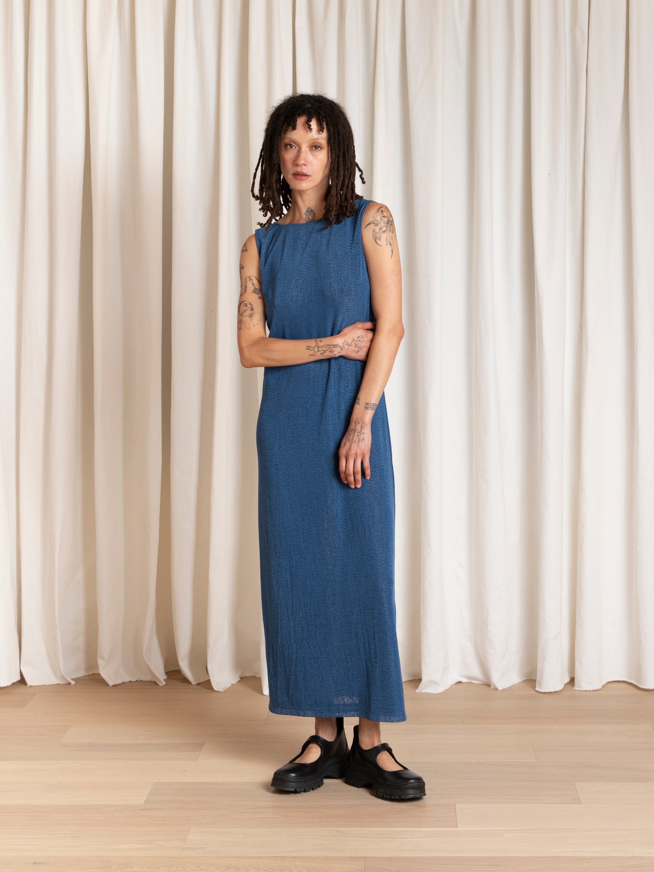 LOW BACK COLUMN DRESS - BLUE